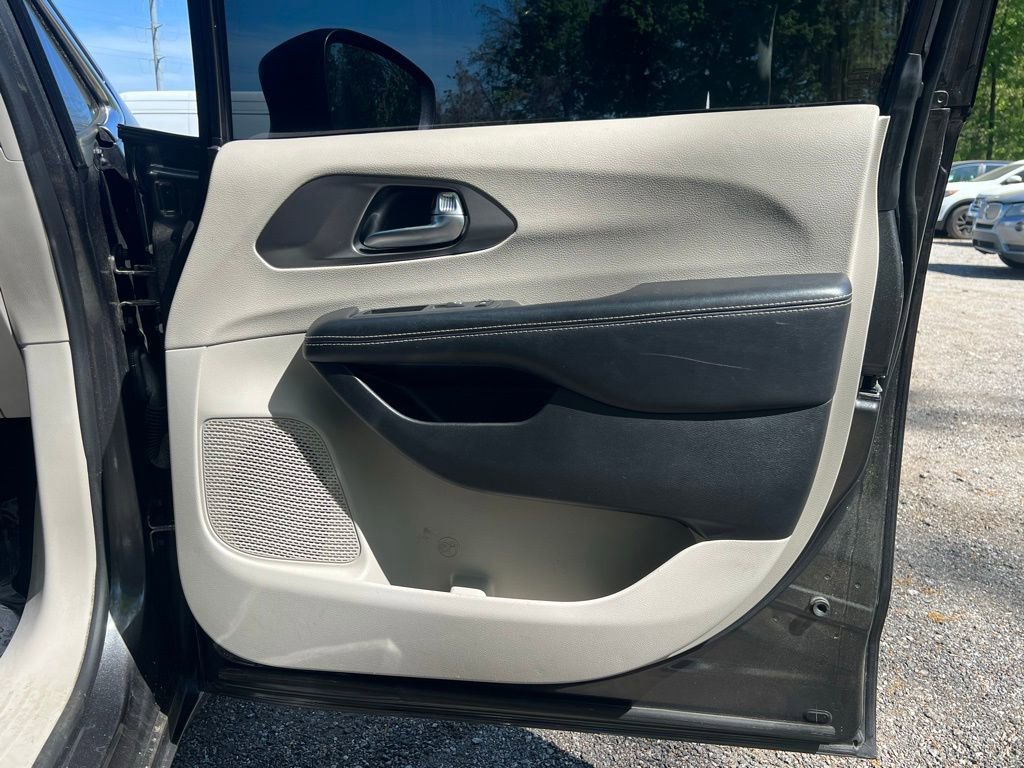 2022 Chrysler Pacifica Touring-L