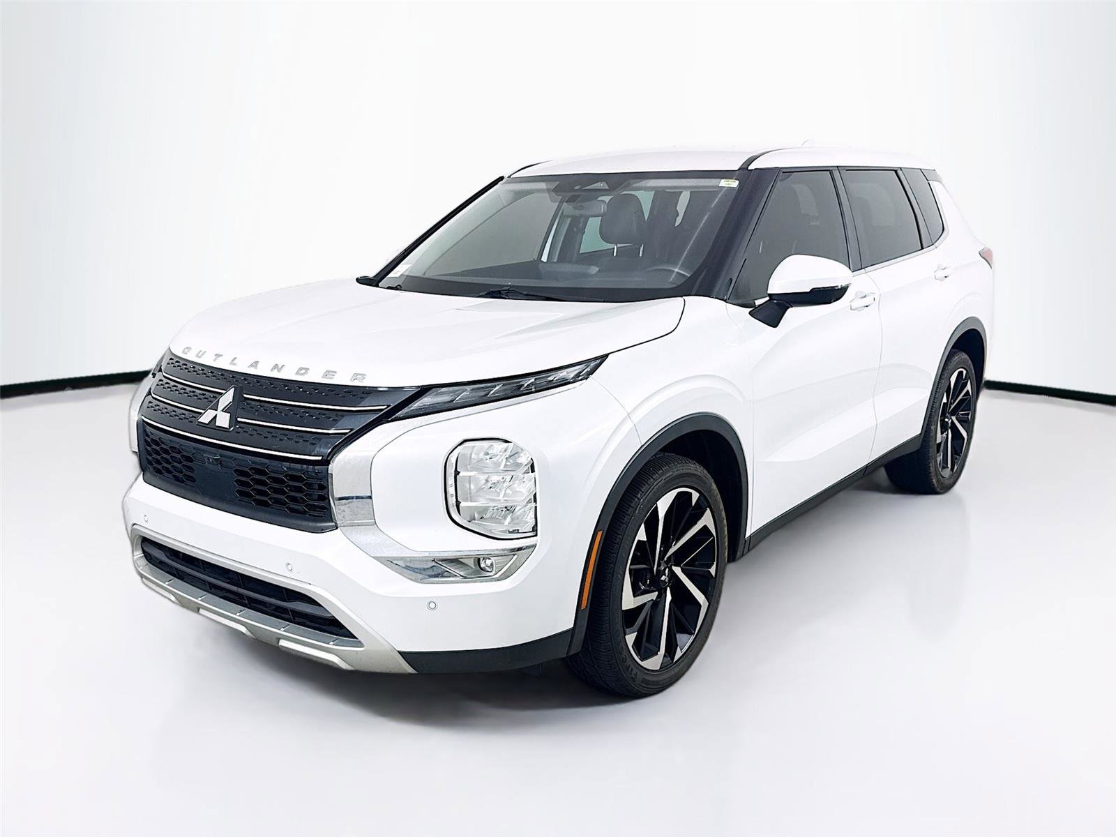 Used 2023 Mitsubishi Outlander SE