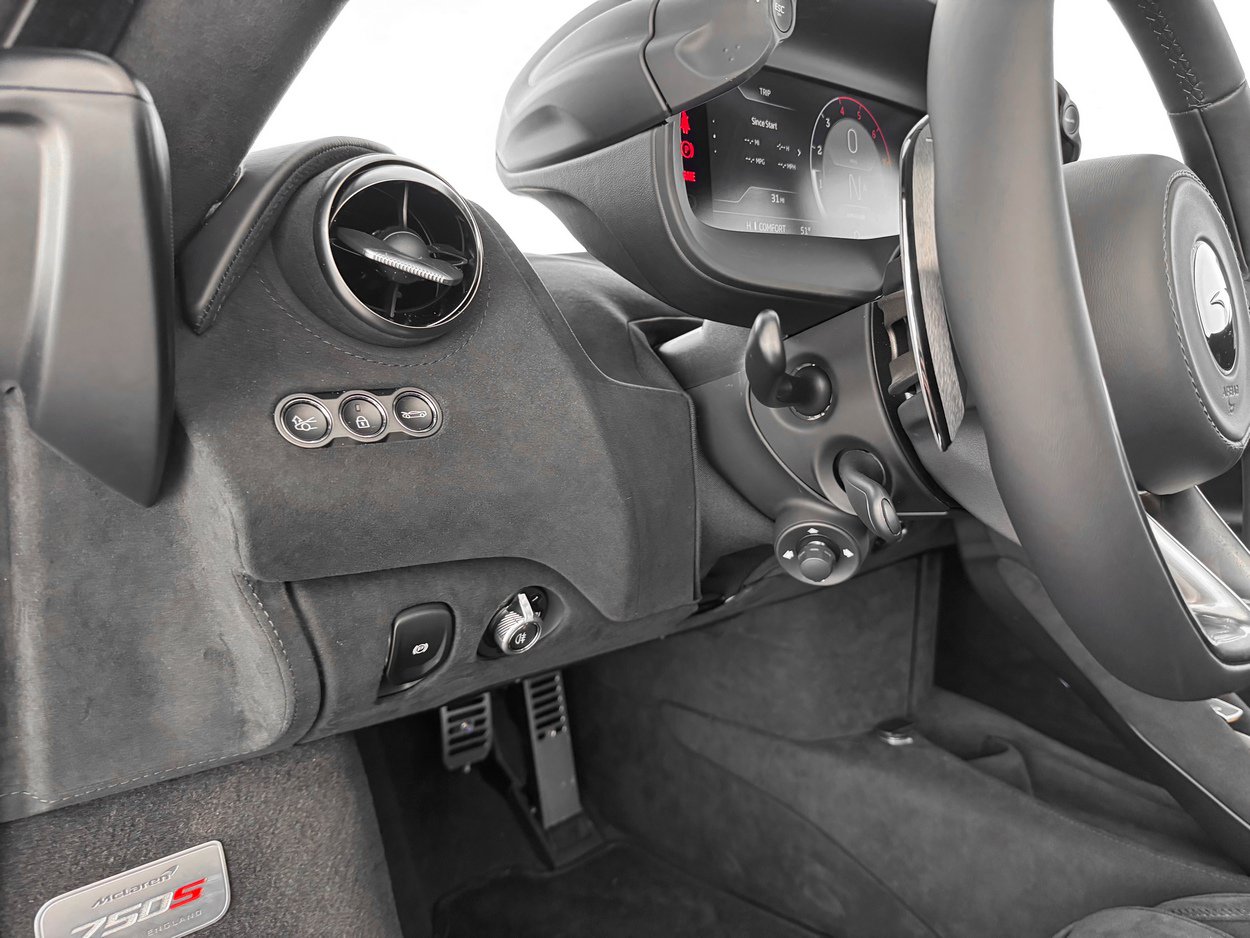 Used 2026 McLaren 750S photo 17