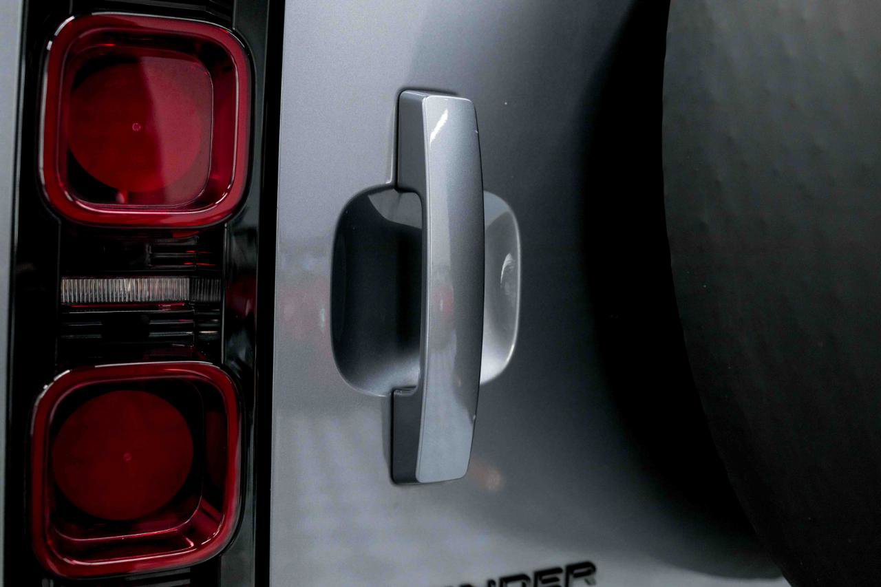 2023 Land Rover Defender 130 SE