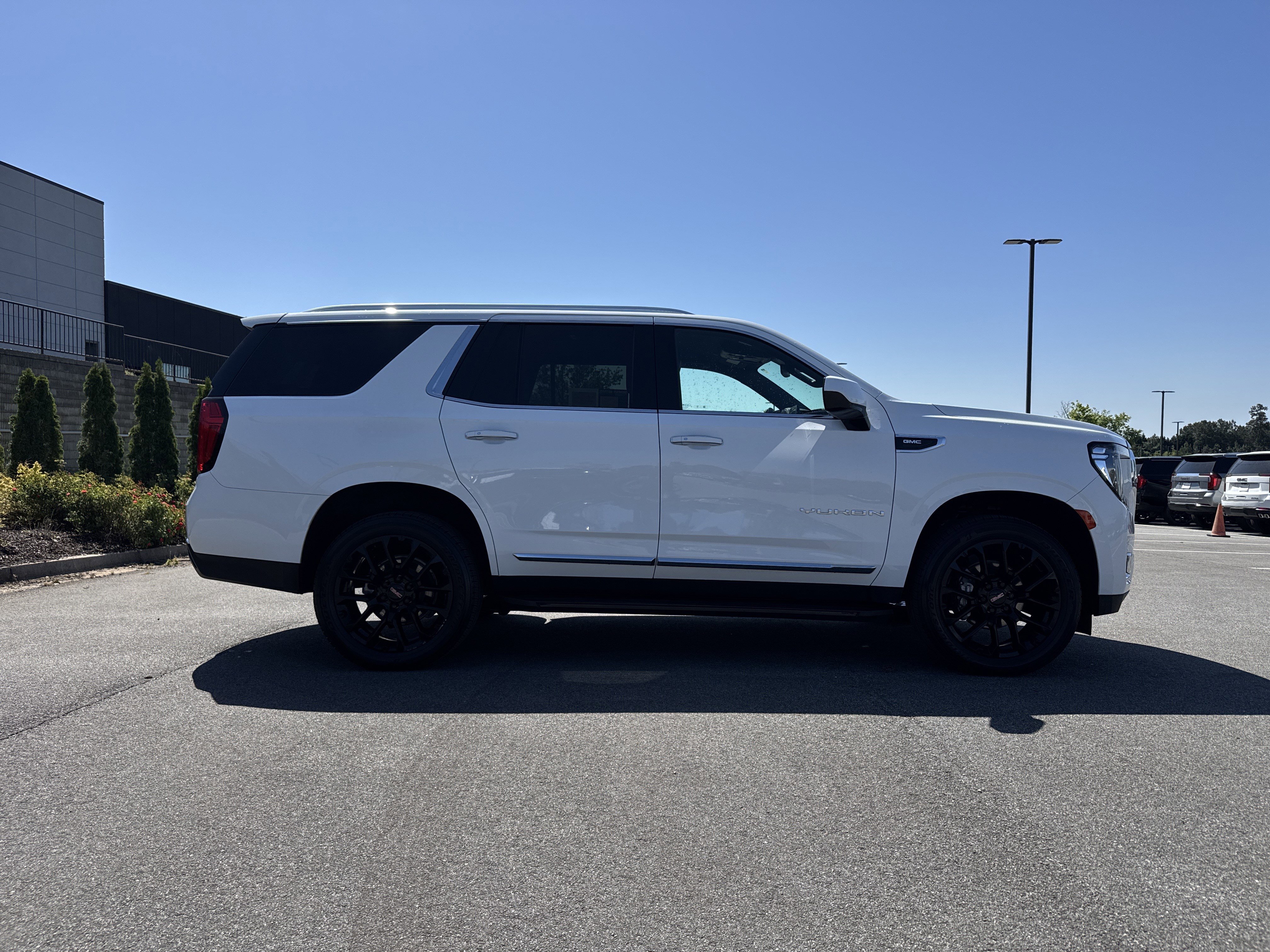 2023 GMC Yukon SLT