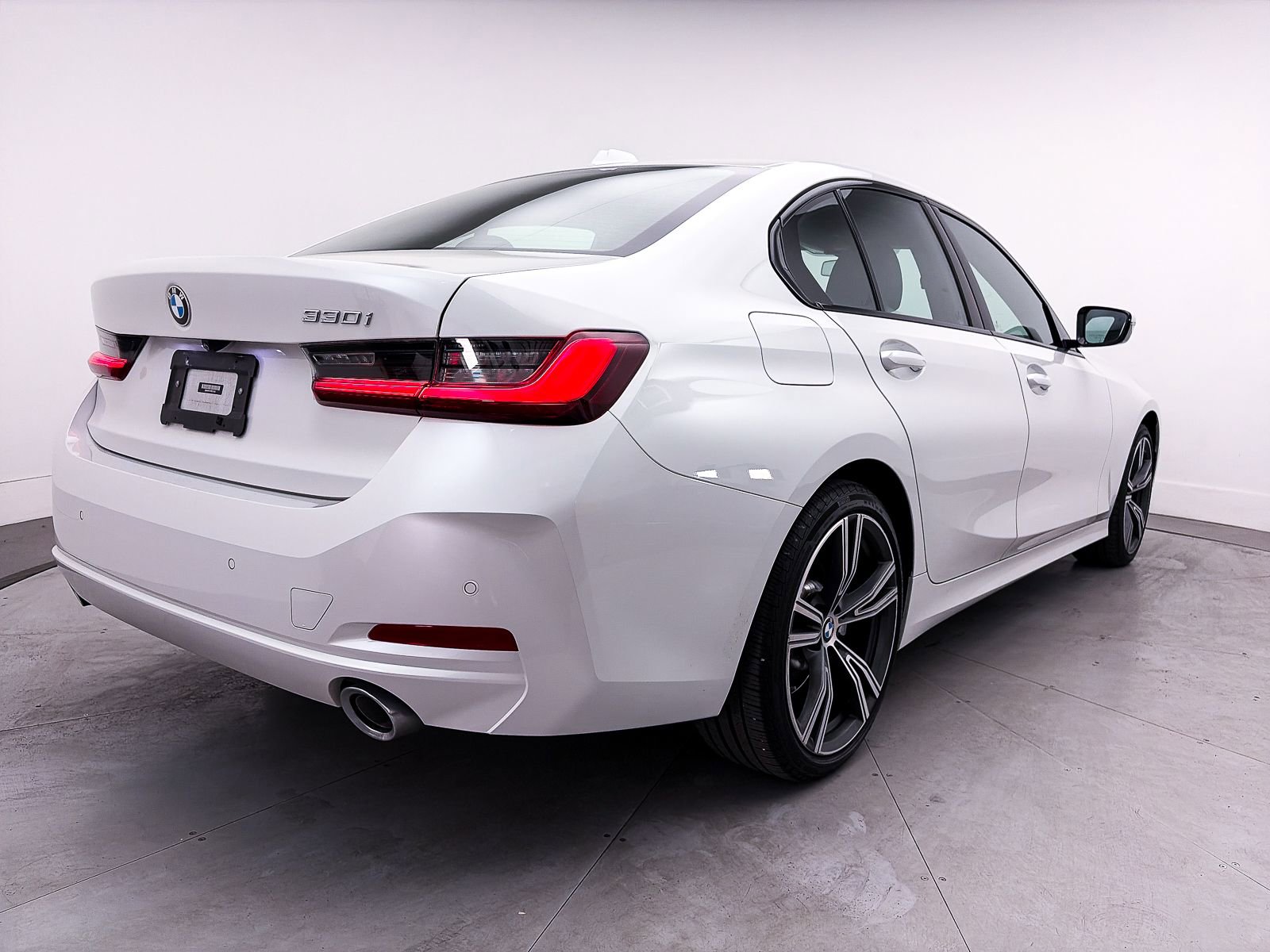 2023 BMW 330i Sedan