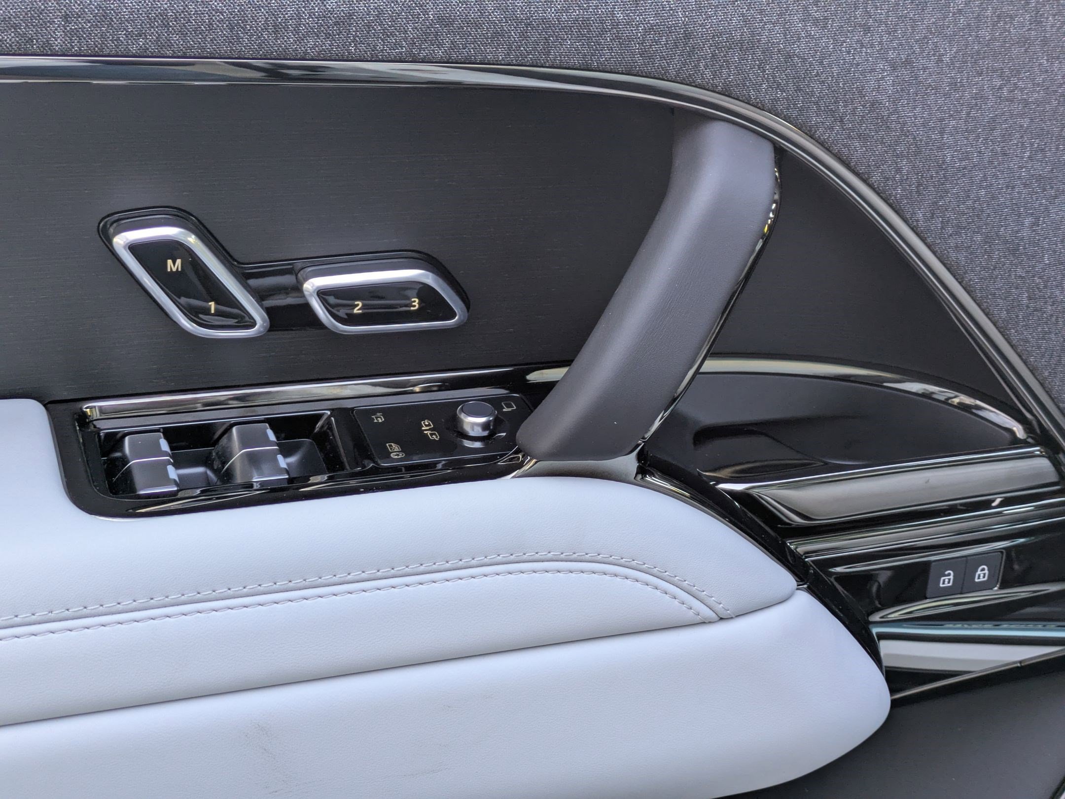 2026 Land Rover Range Rover Sport SE