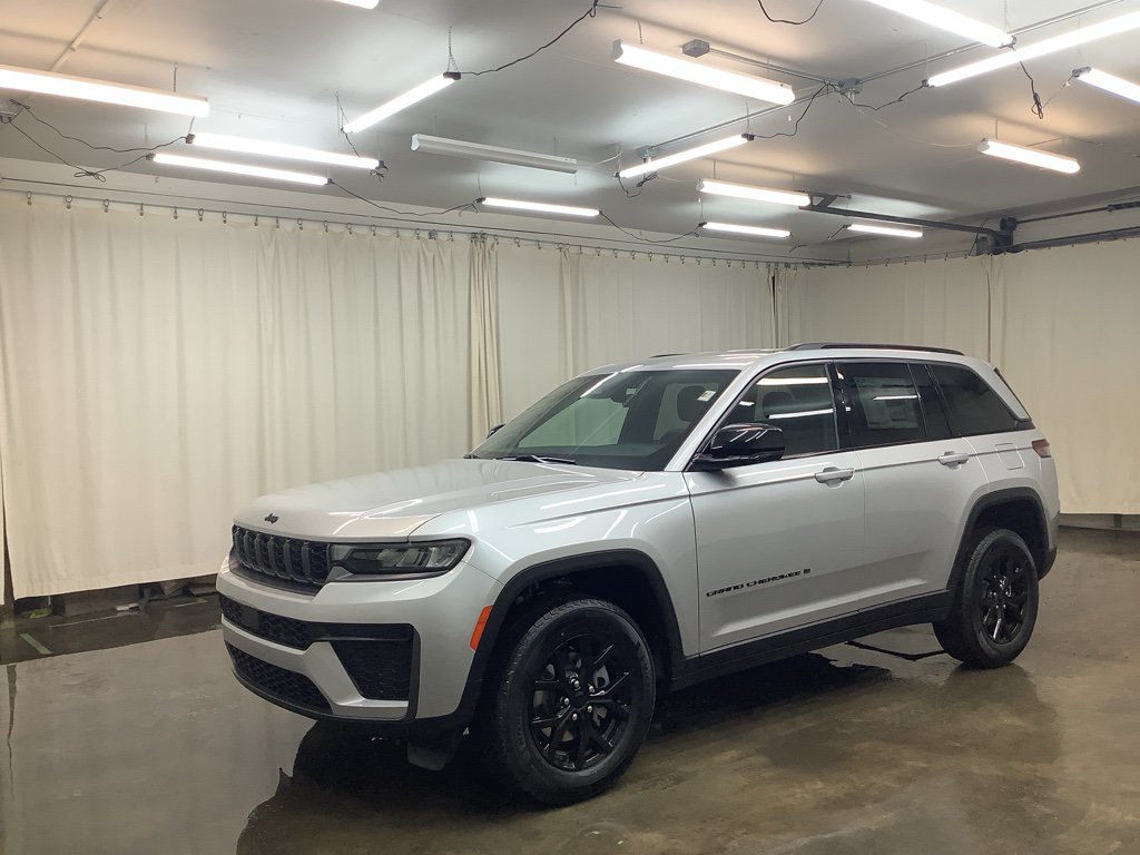 New 2026 Jeep Grand Cherokee Altitude