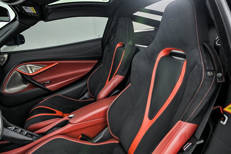 Used 2018 McLaren 720S photo 18