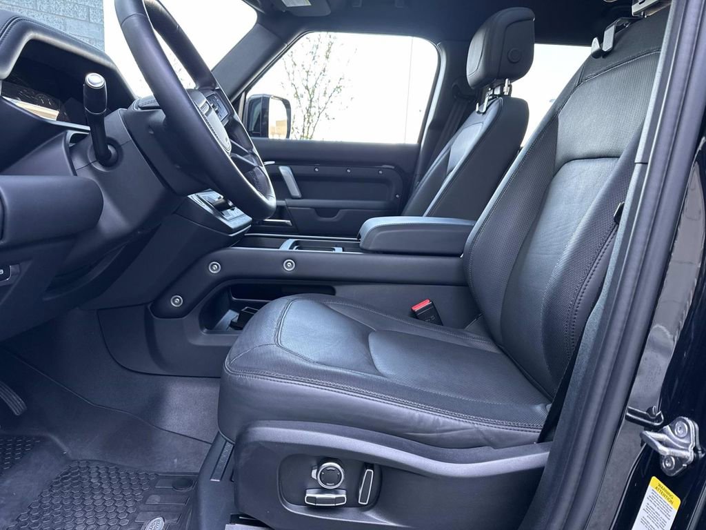 2023 Land Rover Defender 130 X-Dynamic SE