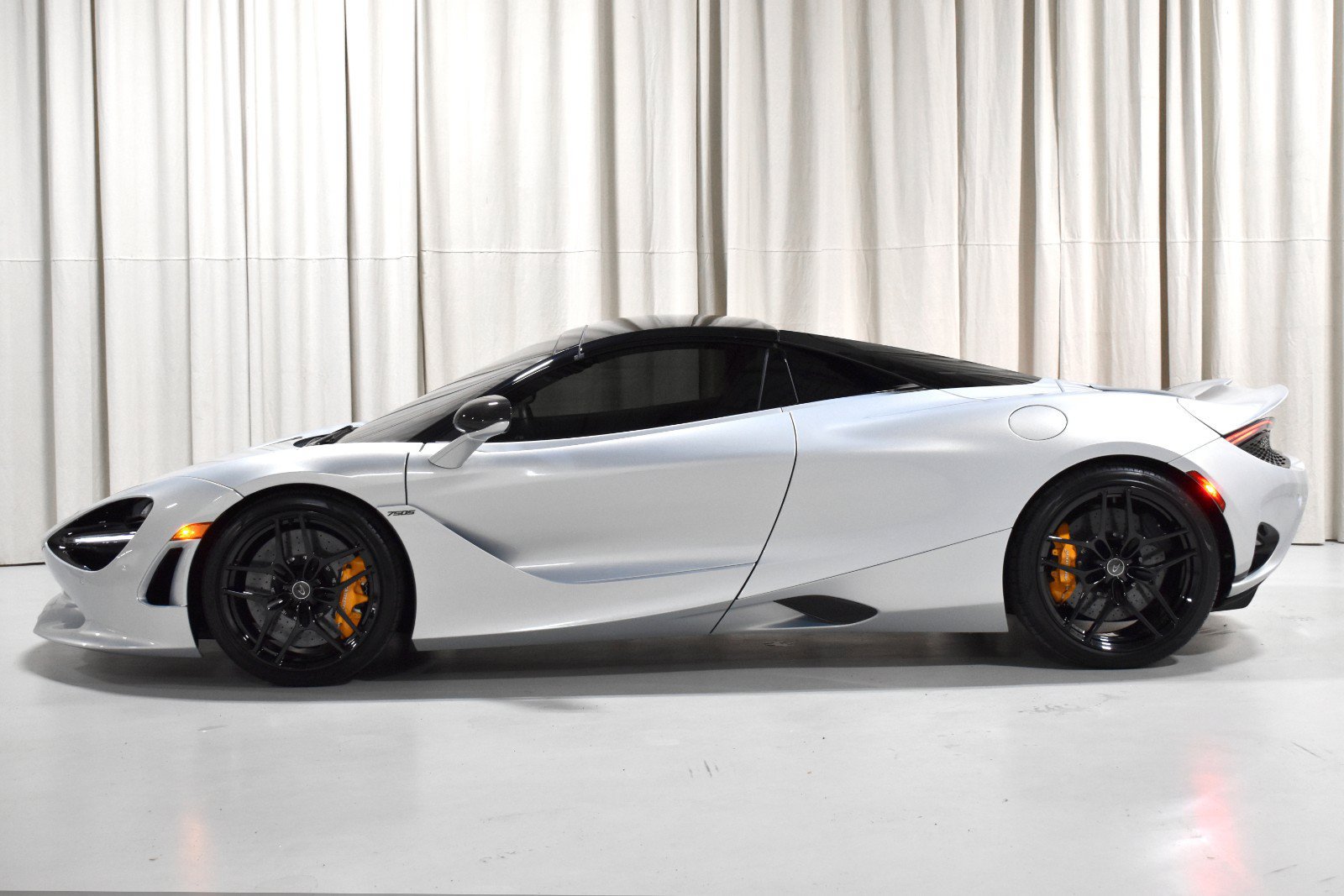 Used 2025 McLaren 750S Spider photo 8
