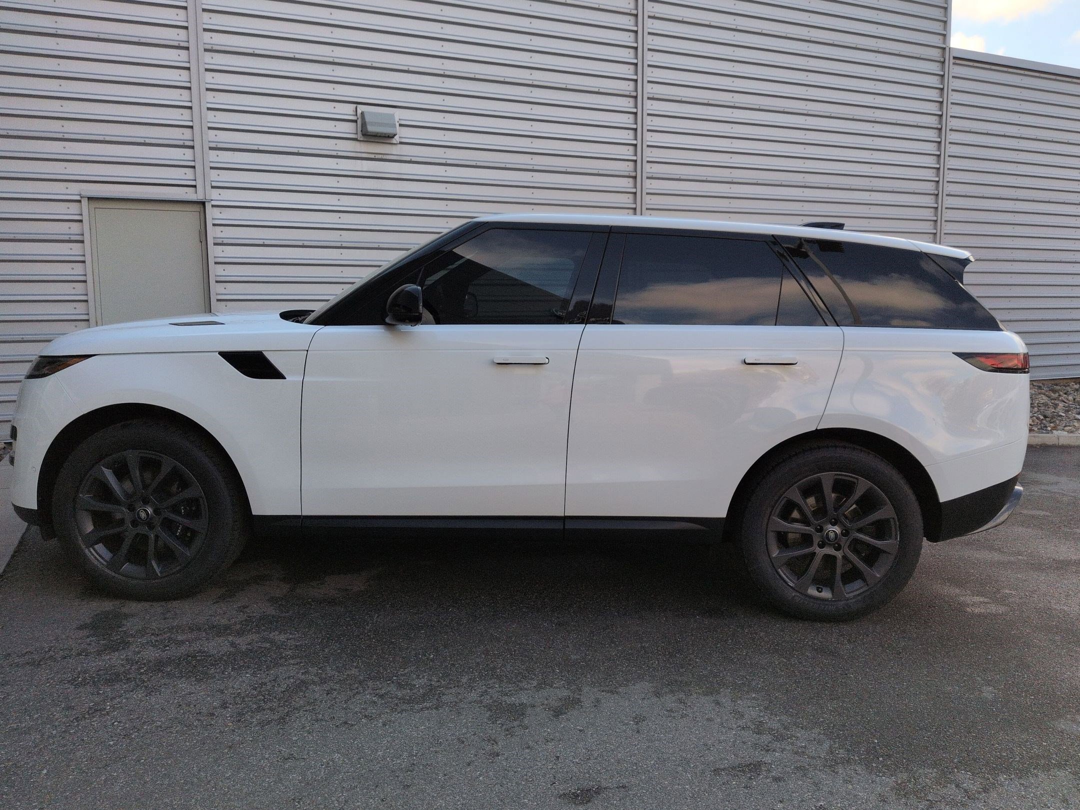 2024 Land Rover Range Rover Sport SE
