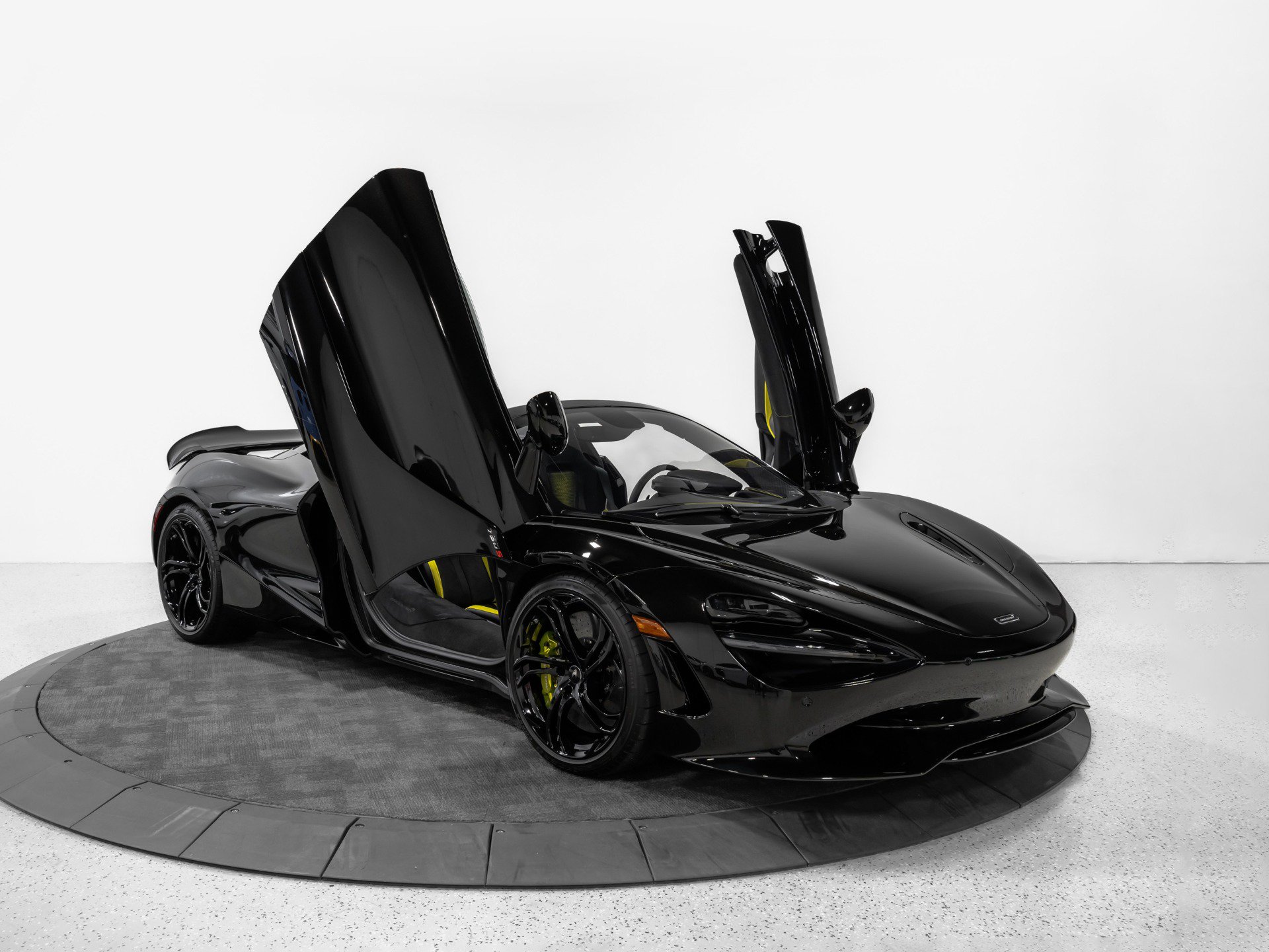 Used 2025 McLaren 750S Spider photo 16