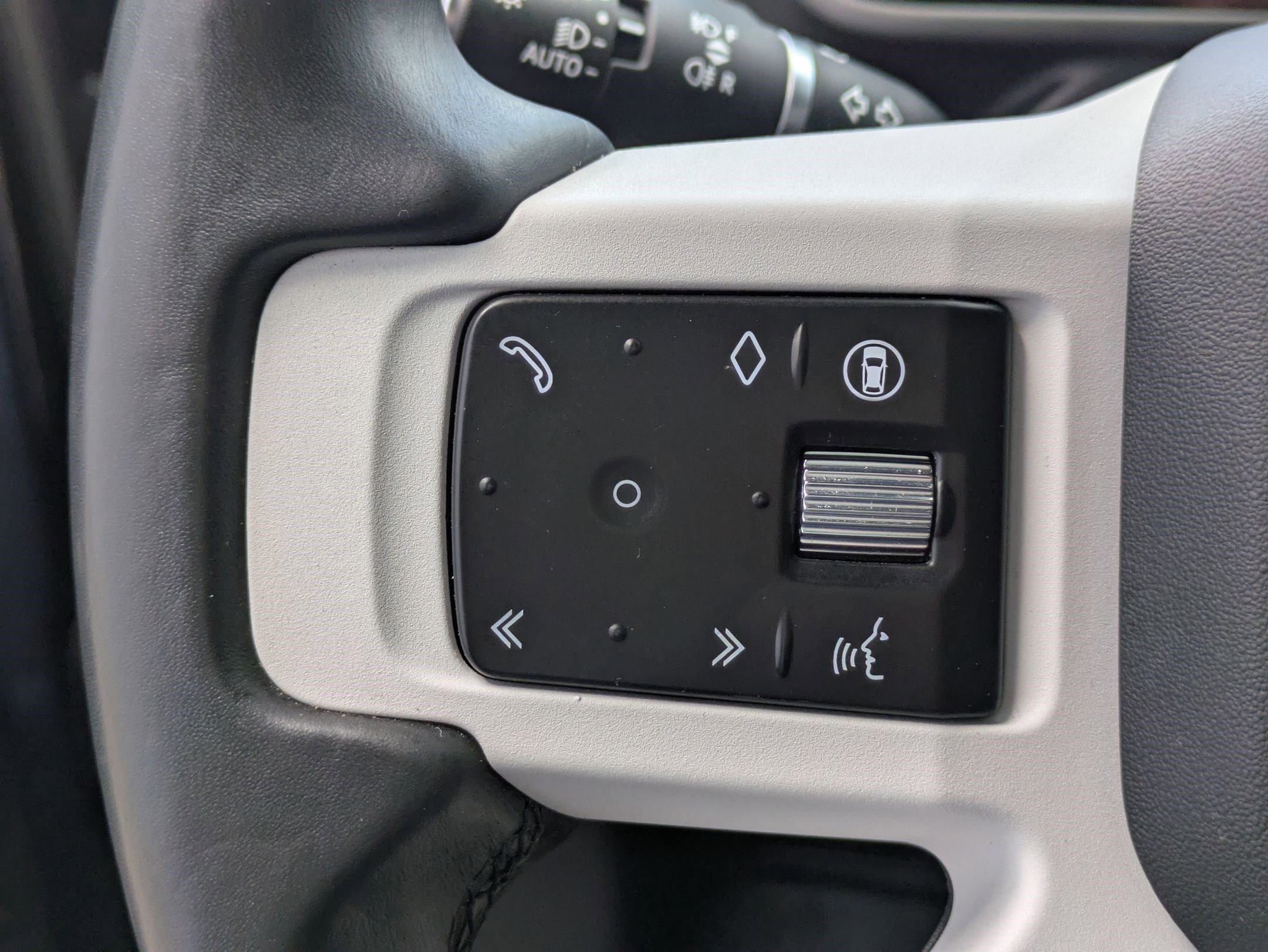 2025 Land Rover Defender 110 X-Dynamic SE