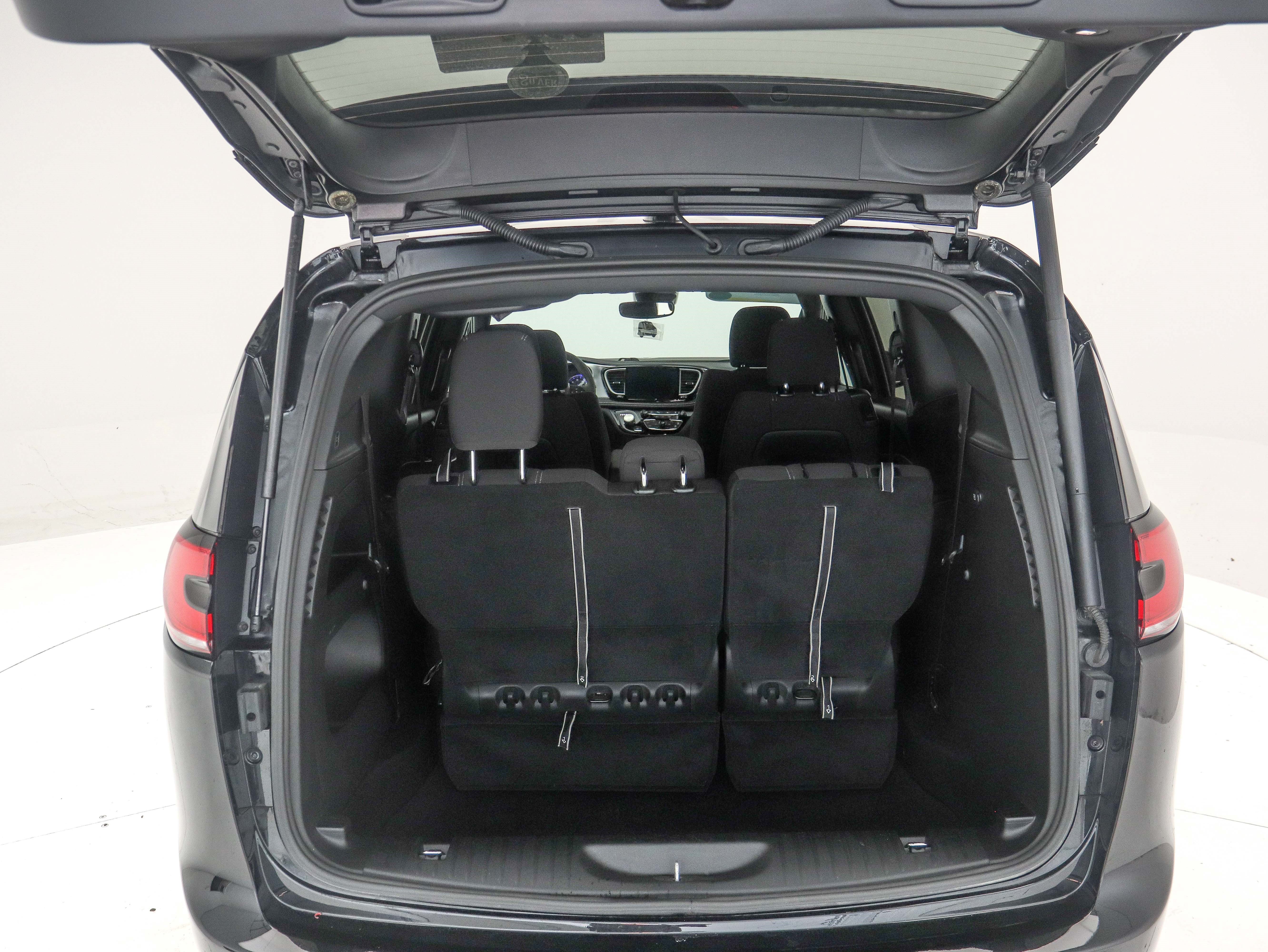 2024 Chrysler Pacifica Touring - Photo 11