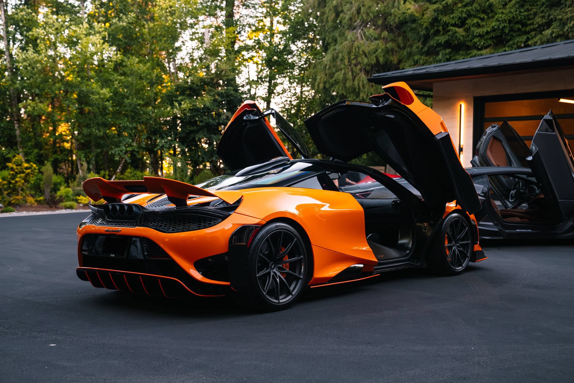 Used 2021 McLaren 765LT photo 9