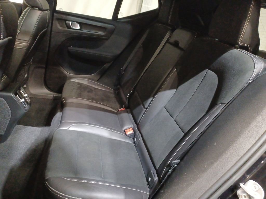 2022 Volvo Xc40 T5 R-Design