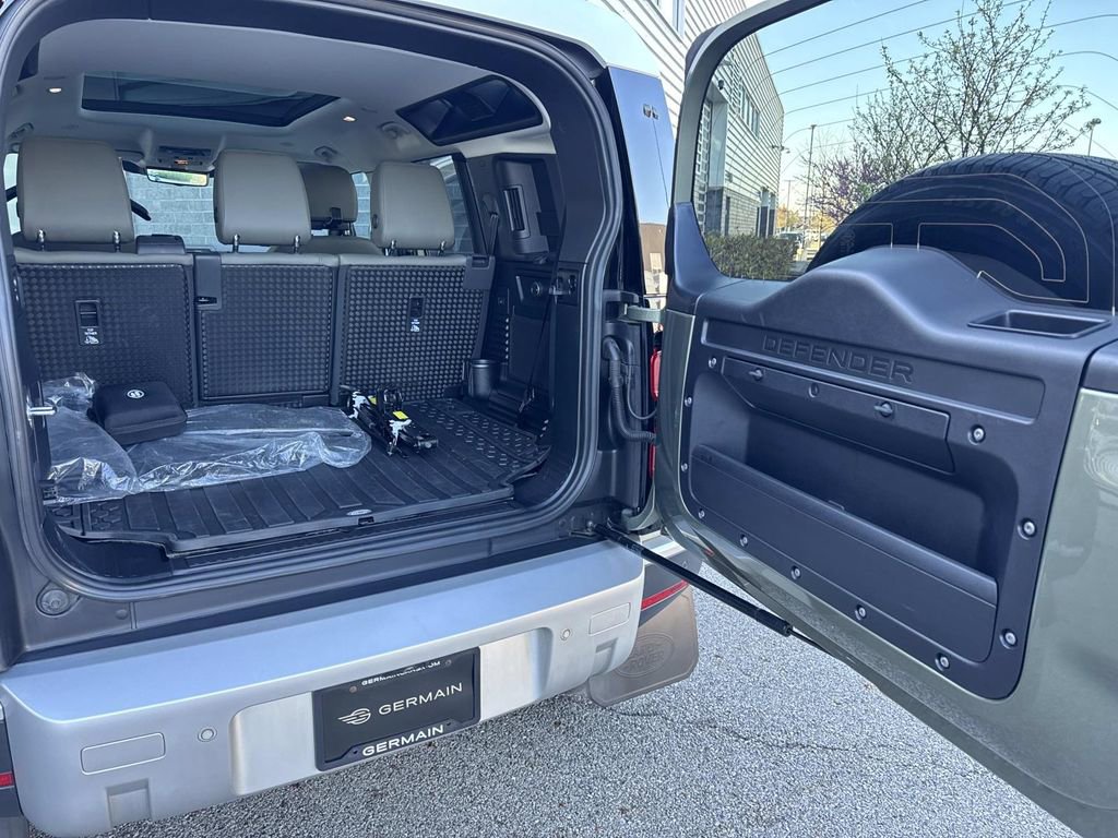 2024 Land Rover Defender 110 S