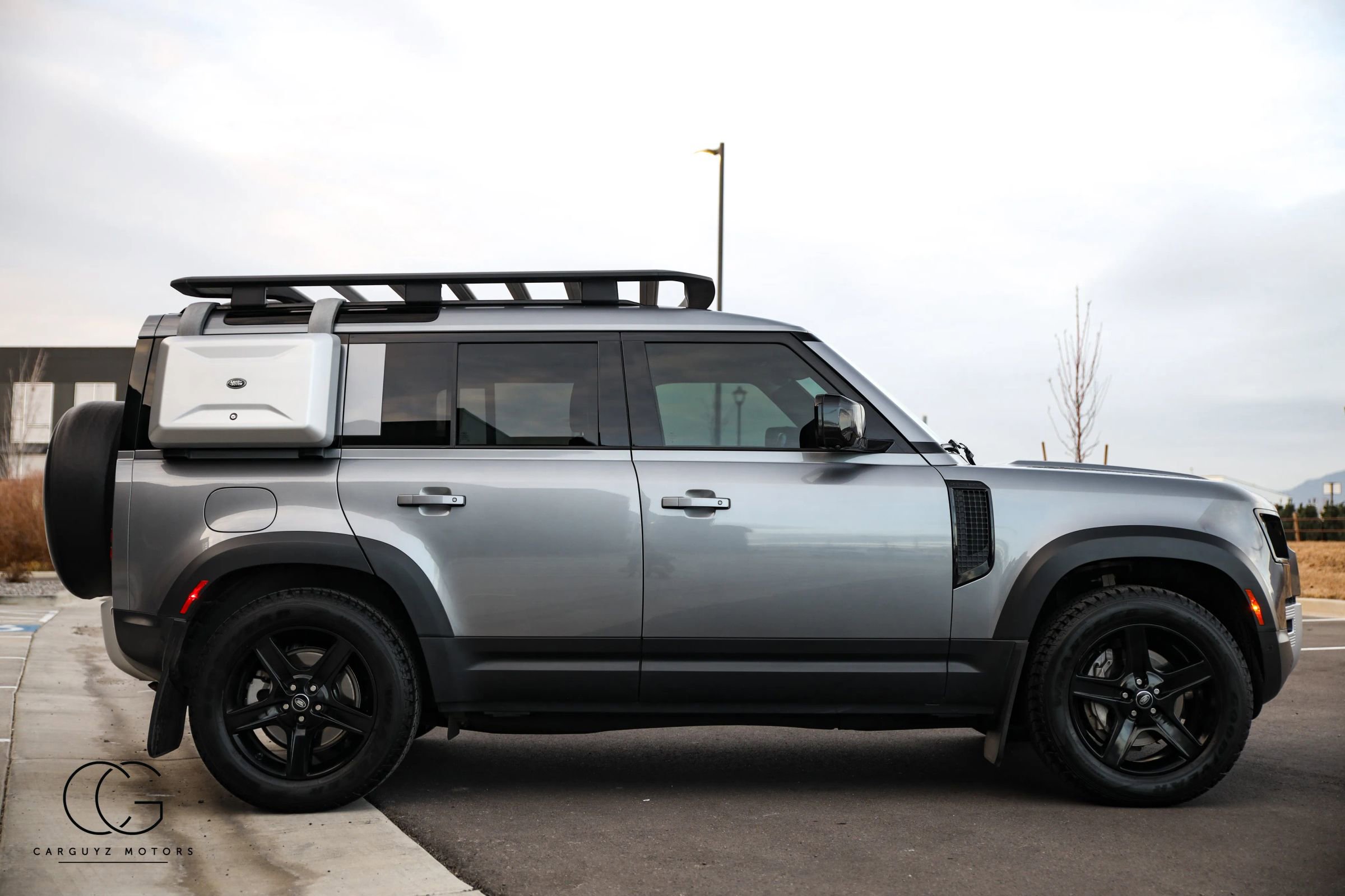 2022 Land Rover Defender 110 SE