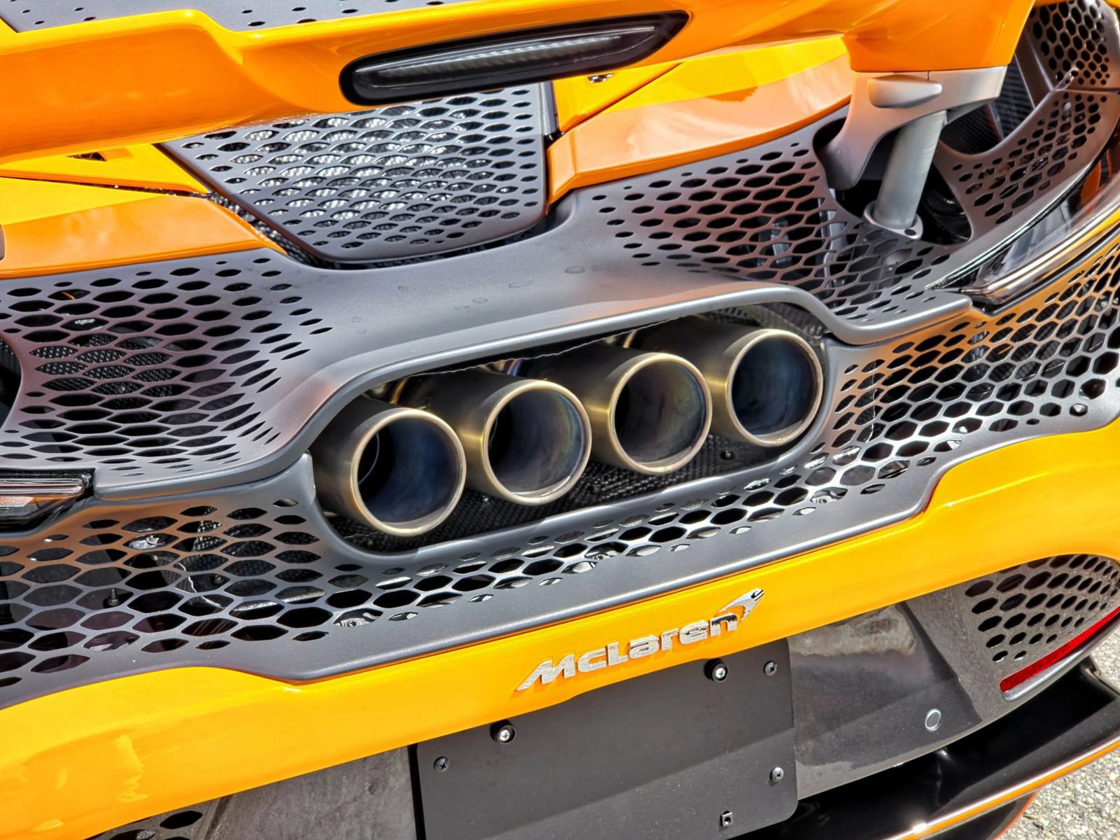 Used 2022 McLaren 765LT photo 25