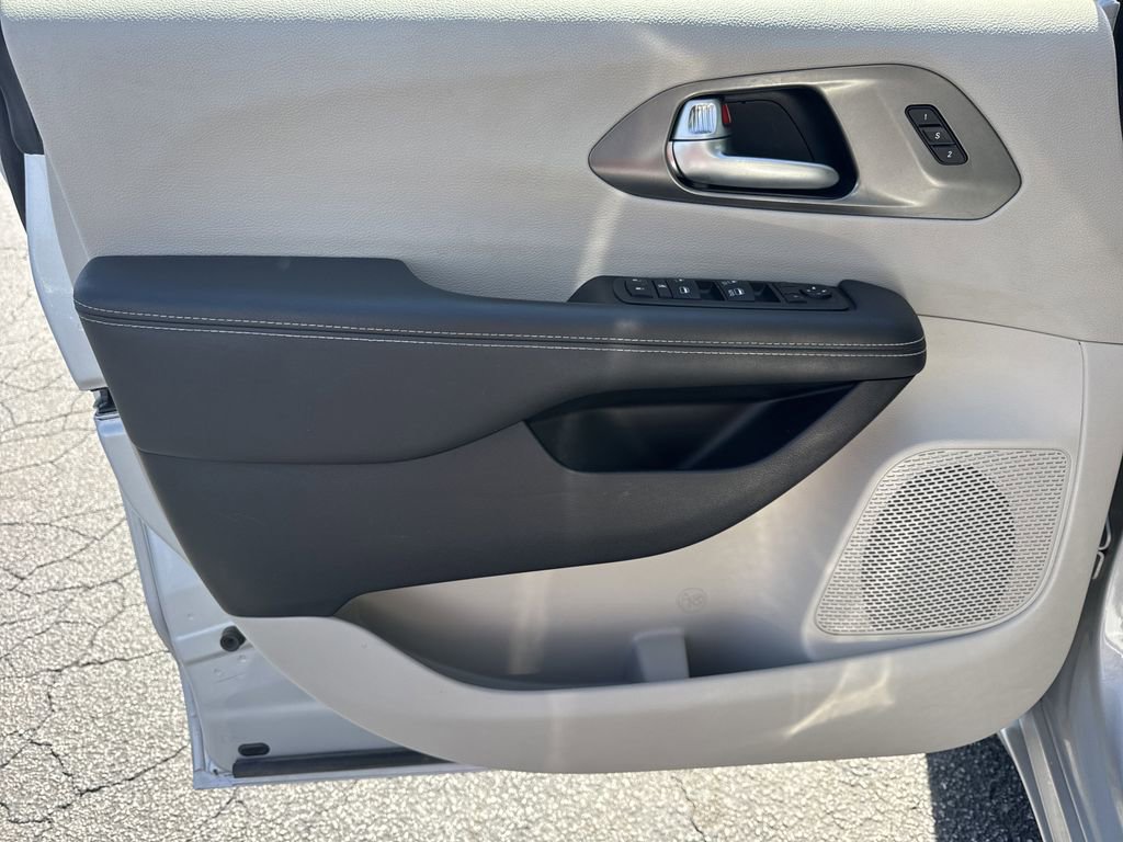 2024 Chrysler Pacifica Touring-L