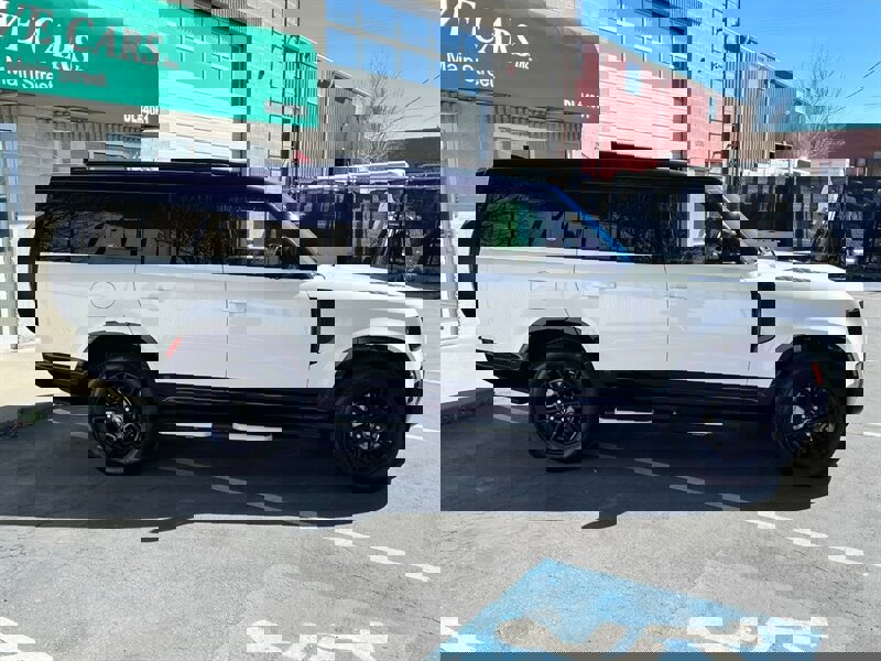 2023 Land Rover Defender 130 X-Dynamic SE