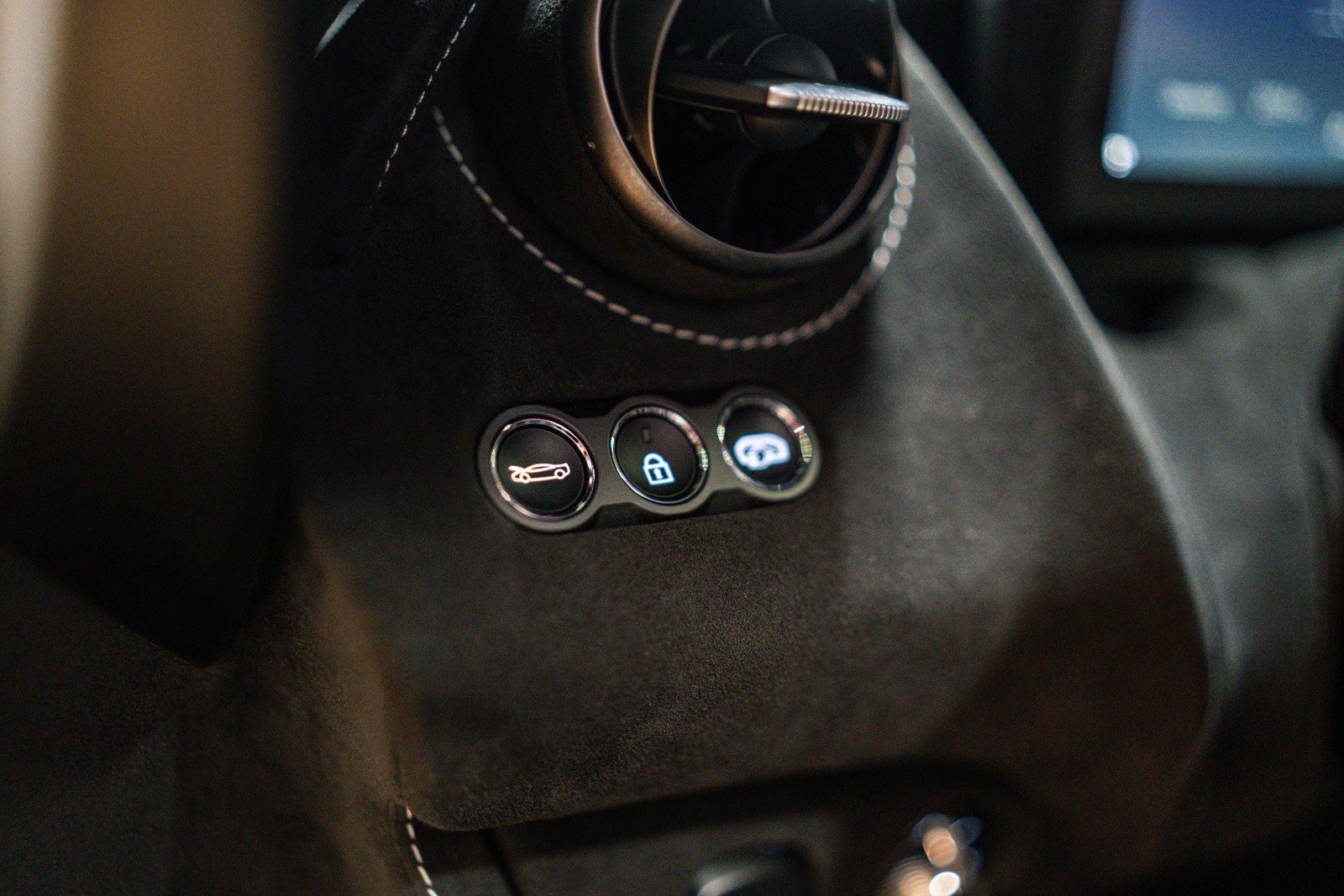 Used 2021 McLaren 765LT photo 32