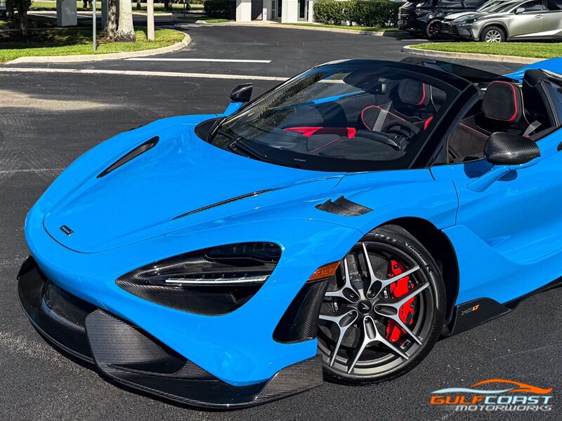 Used 2022 McLaren 765LT photo 11