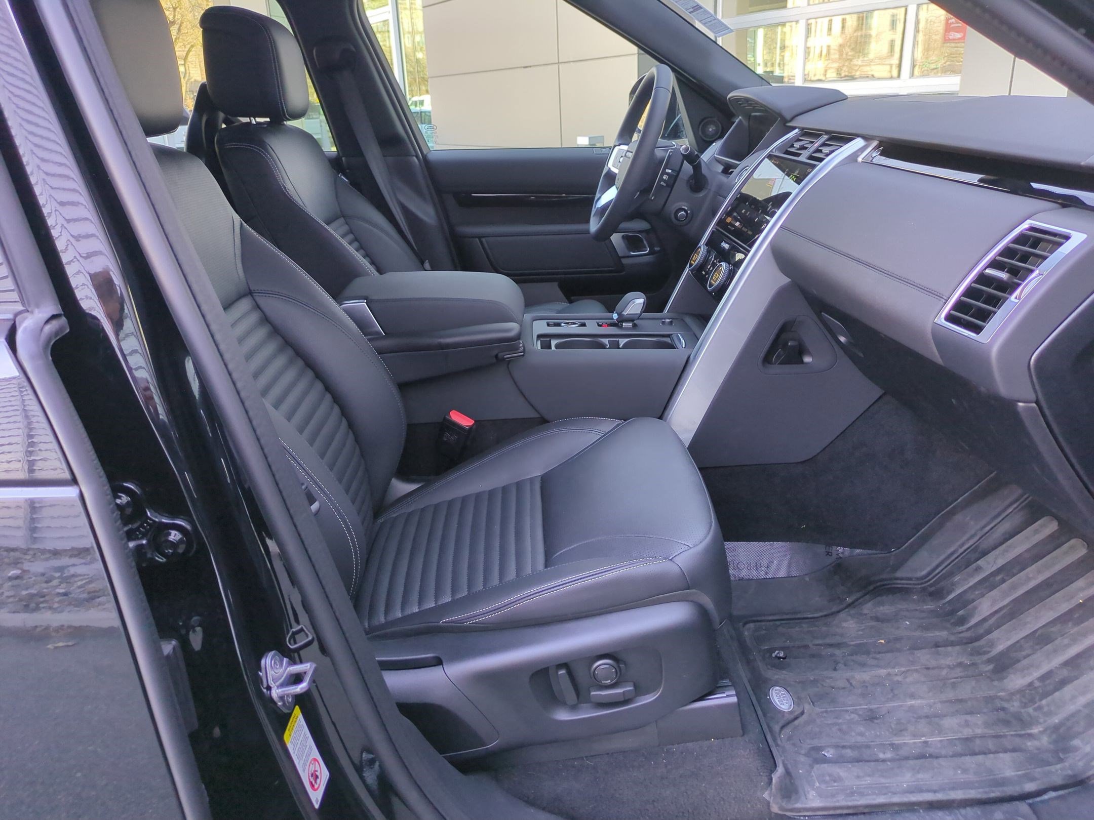 2025 Land Rover Discovery S