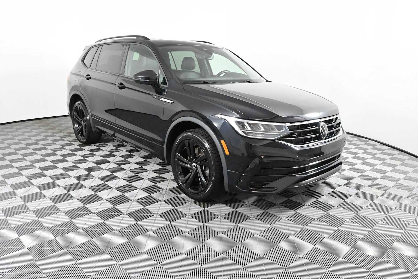 Certified 2023 Volkswagen Tiguan SE R-Line