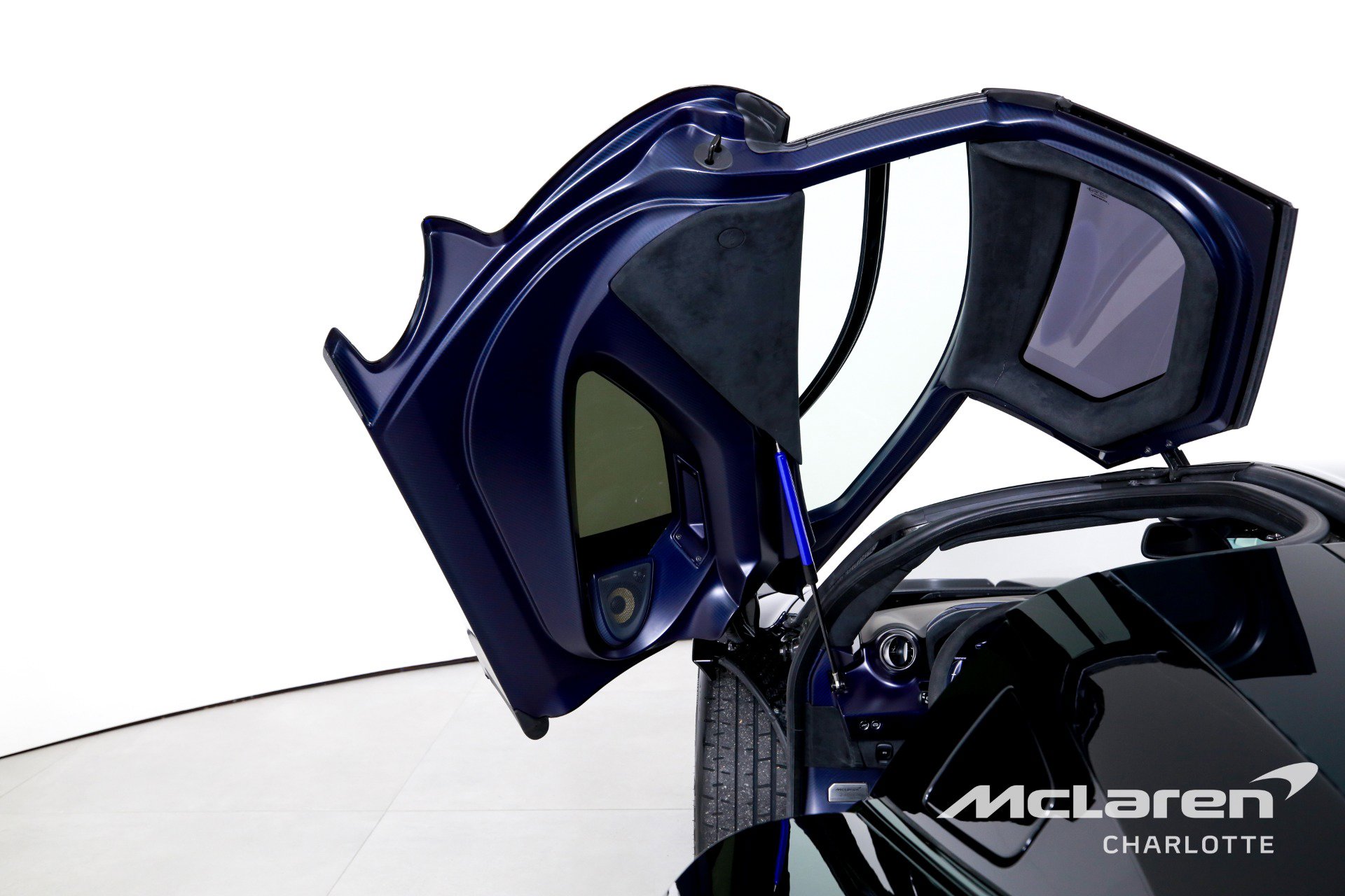 Used 2019 McLaren Senna photo 11