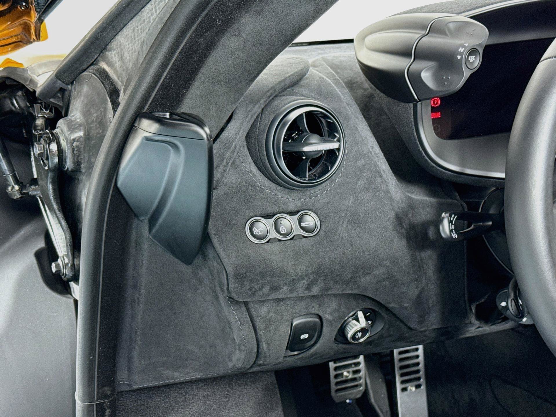 Used 2025 McLaren 750S photo 10