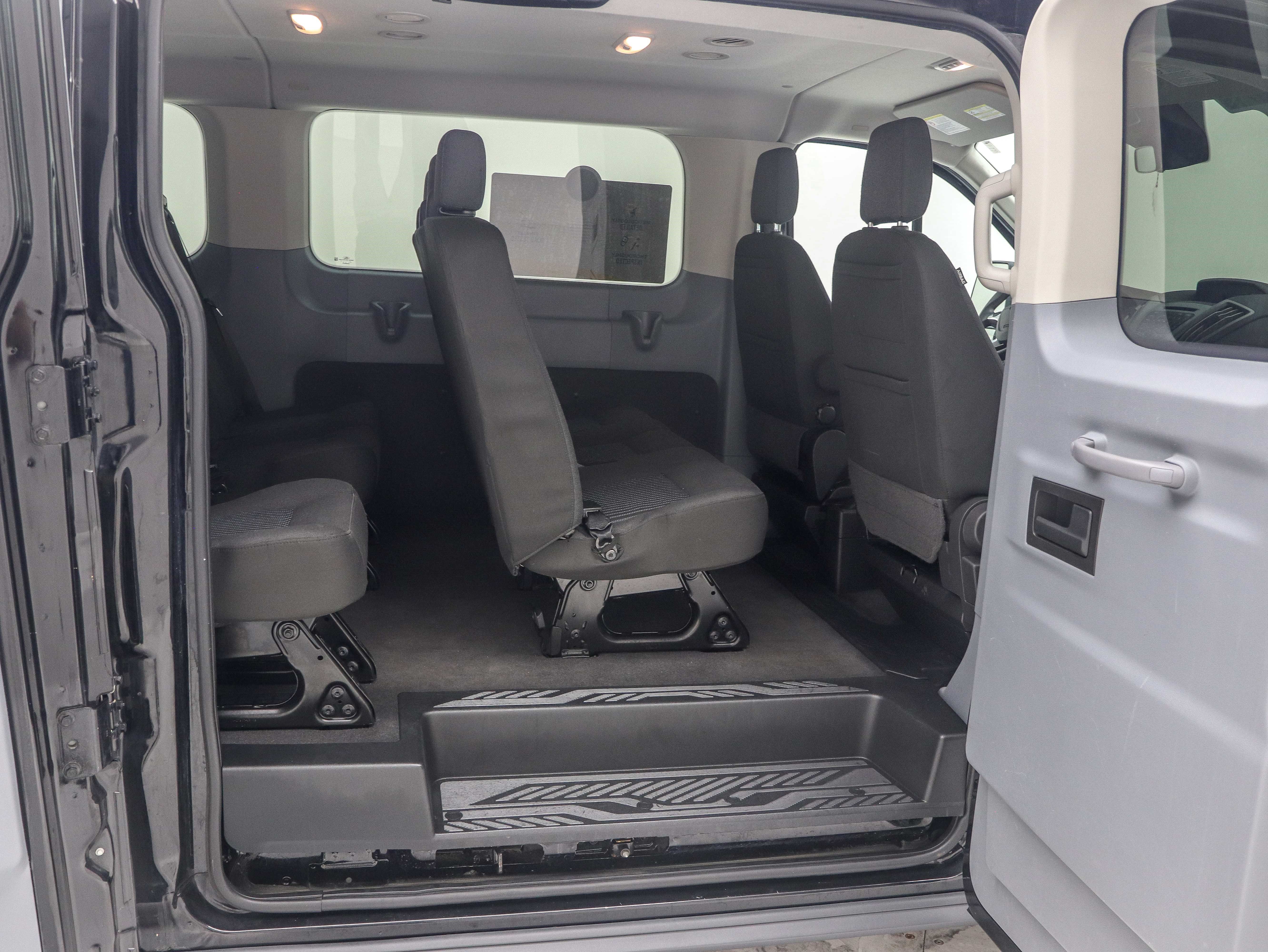 2018 Ford Transit Wagon XL - Photo 13