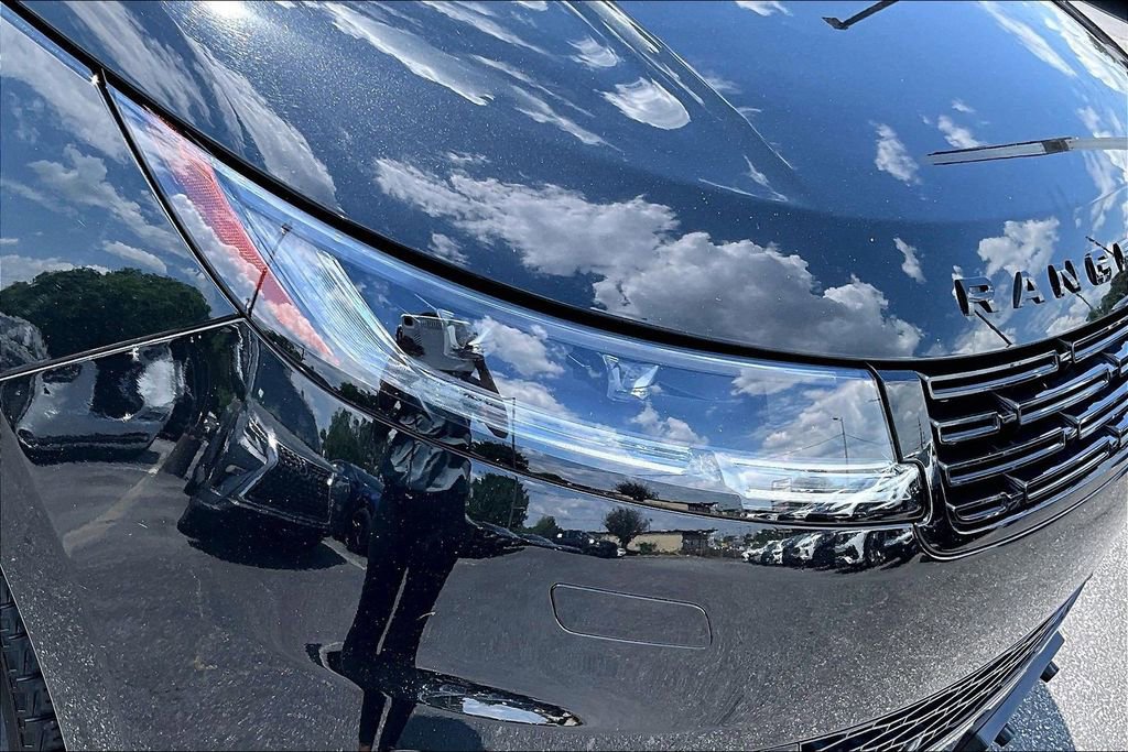 2025 Land Rover Range Rover Sport SE