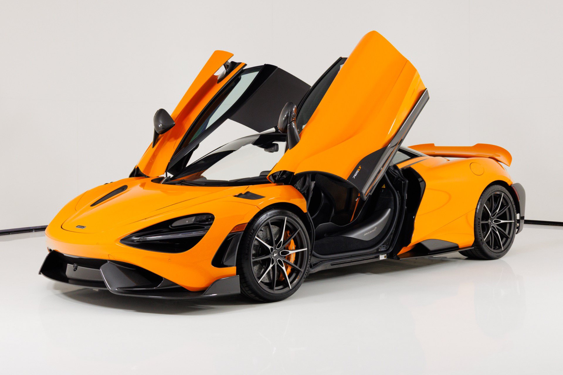 Used 2021 McLaren 765LT photo 9
