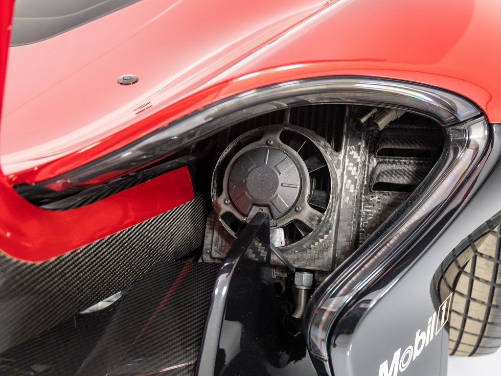 Used 2015 McLaren P1 photo 97