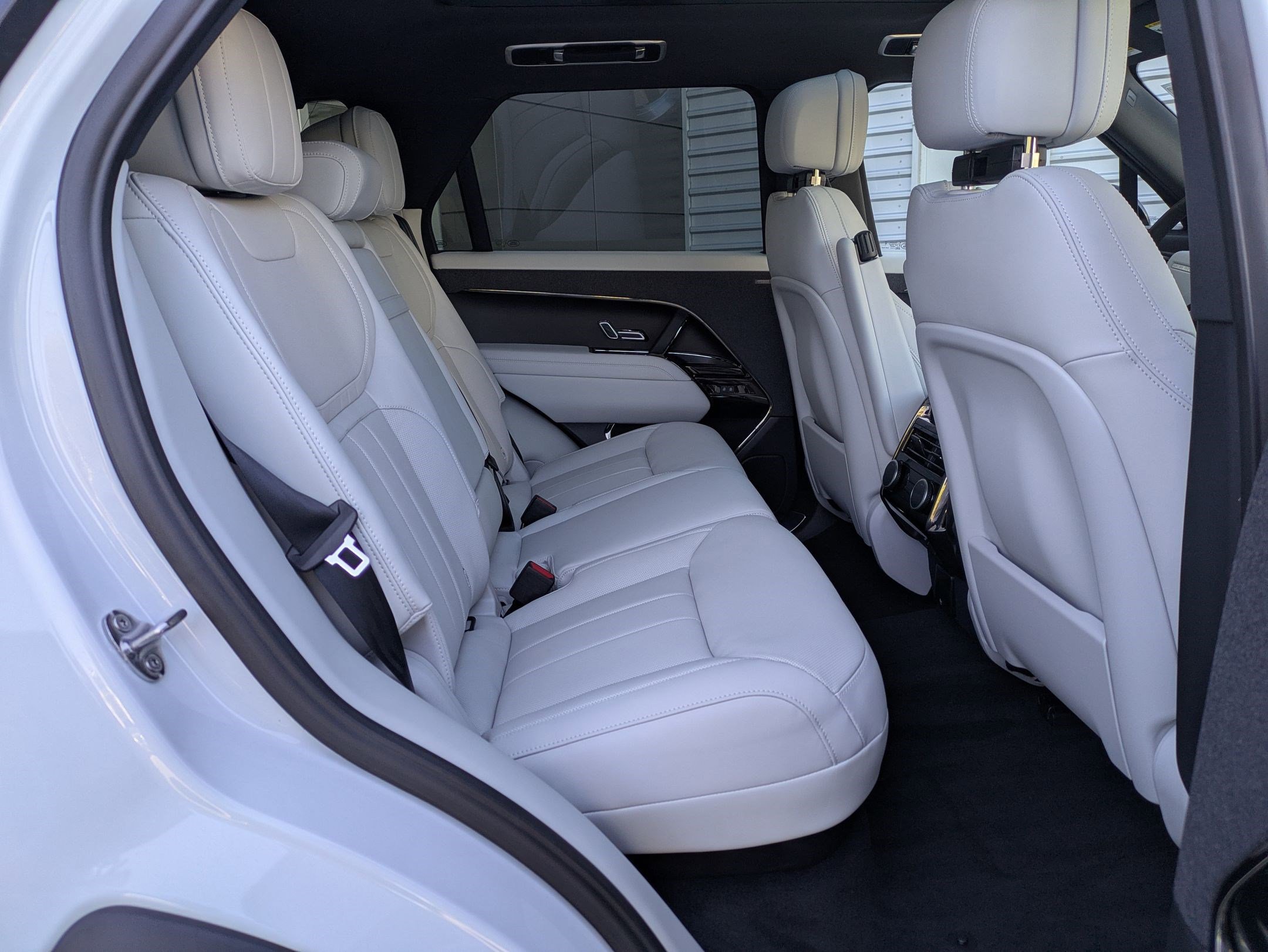 2026 Land Rover Range Rover Sport SE