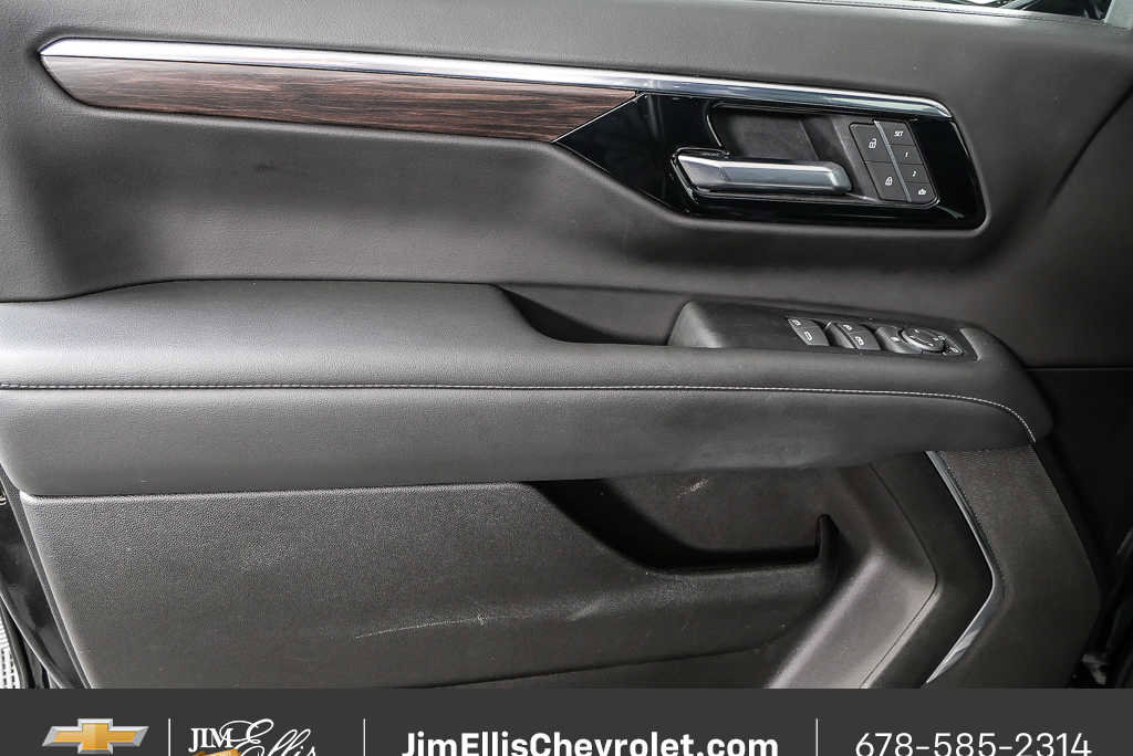 2025 Chevrolet Suburban LT