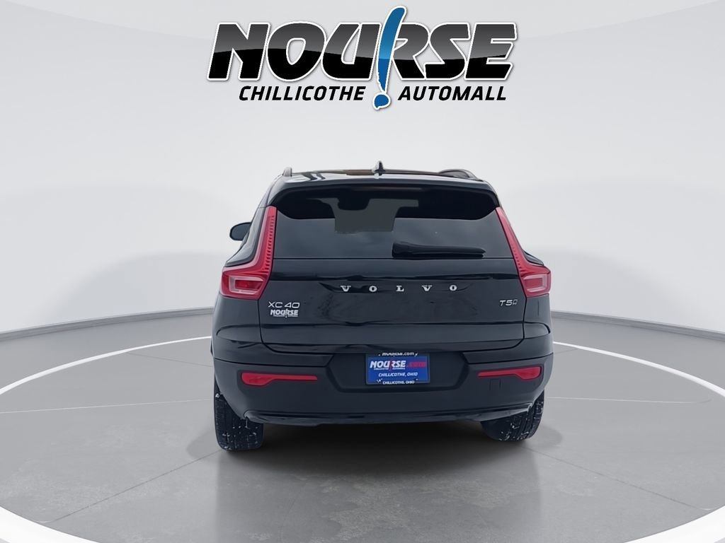 2022 Volvo Xc40 T5 R-Design