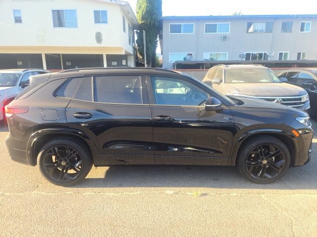 Used 2025 Volkswagen Tiguan SE R-Line