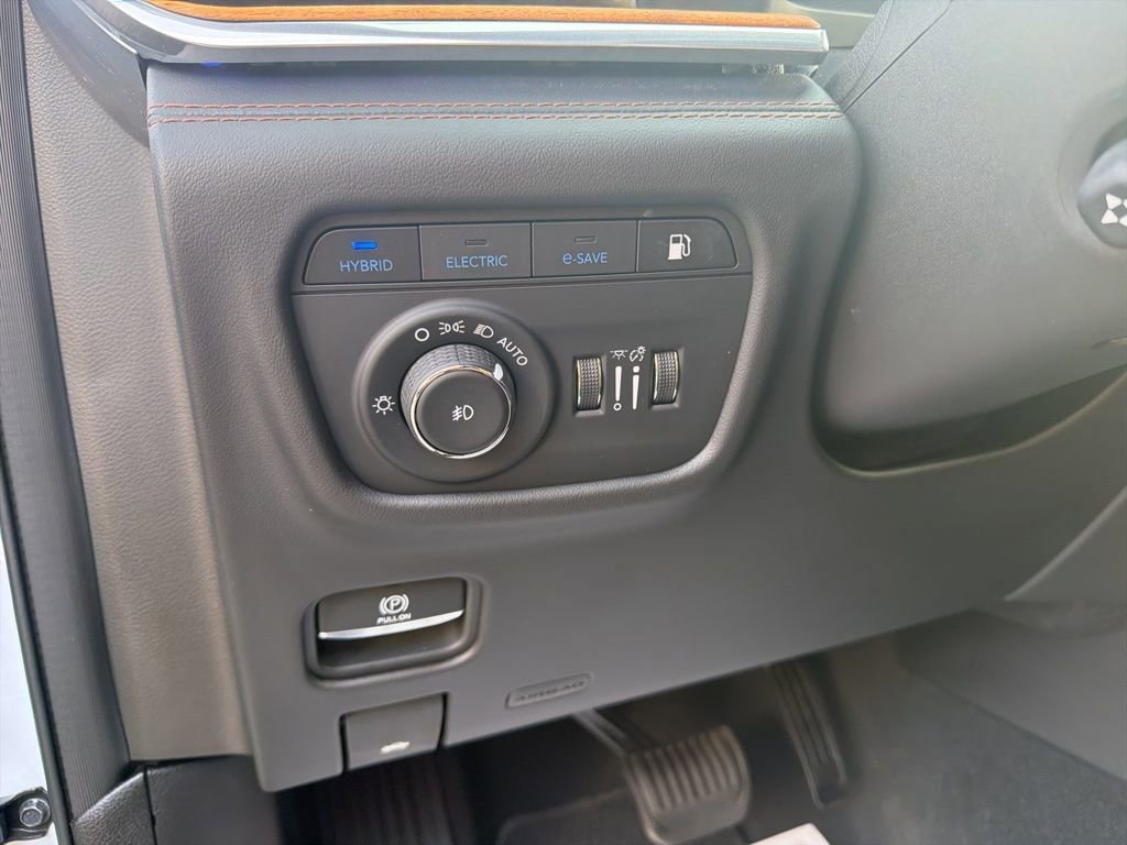 2022 Jeep Grand Cherokee Summit