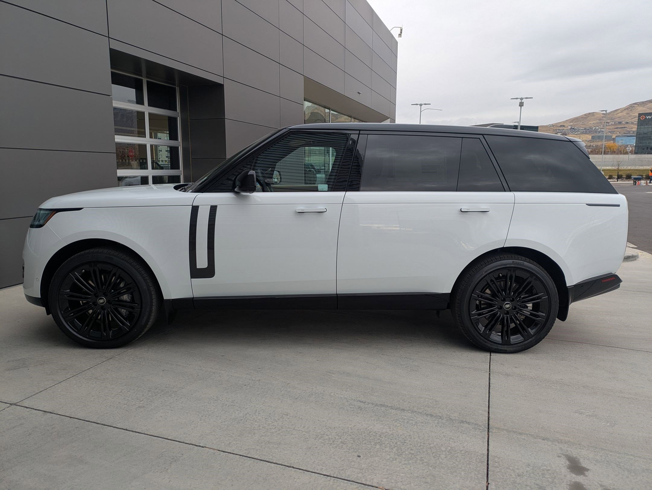 2025 Land Rover Range Rover Long Wheelbase SE