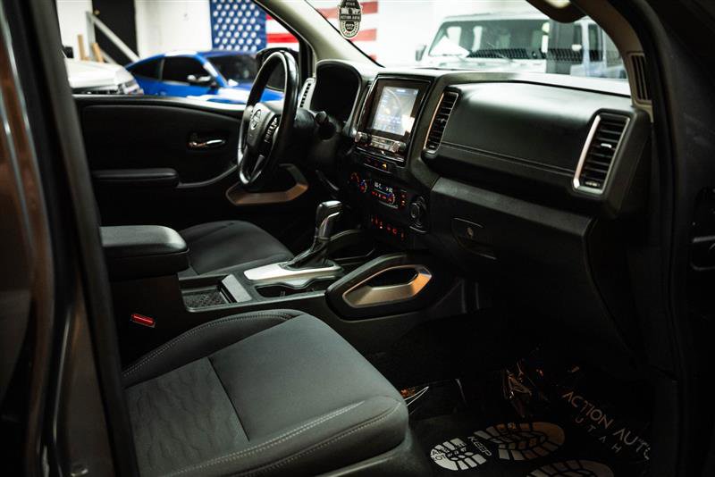 2023 Nissan Frontier SV