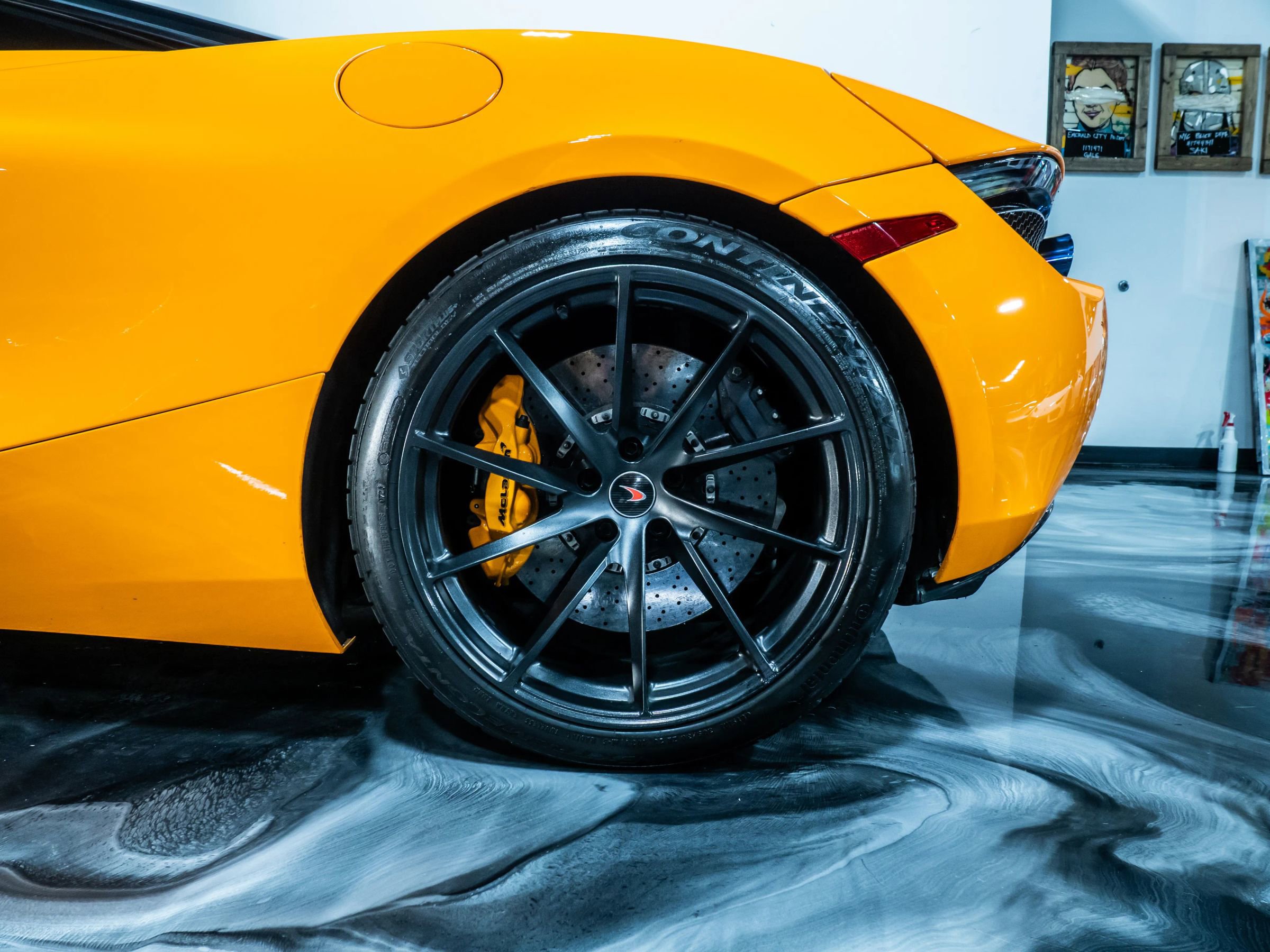 Used 2018 McLaren 720S Performance photo 18