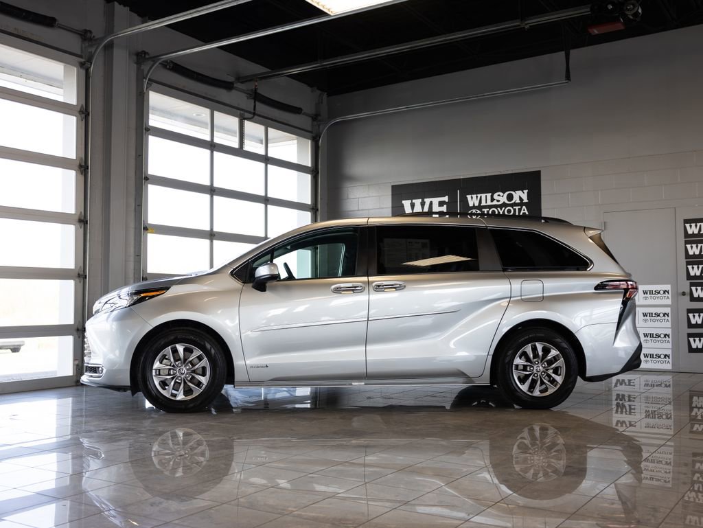 Certified 2021 Toyota Sienna XLE w/ XLE Plus Package
