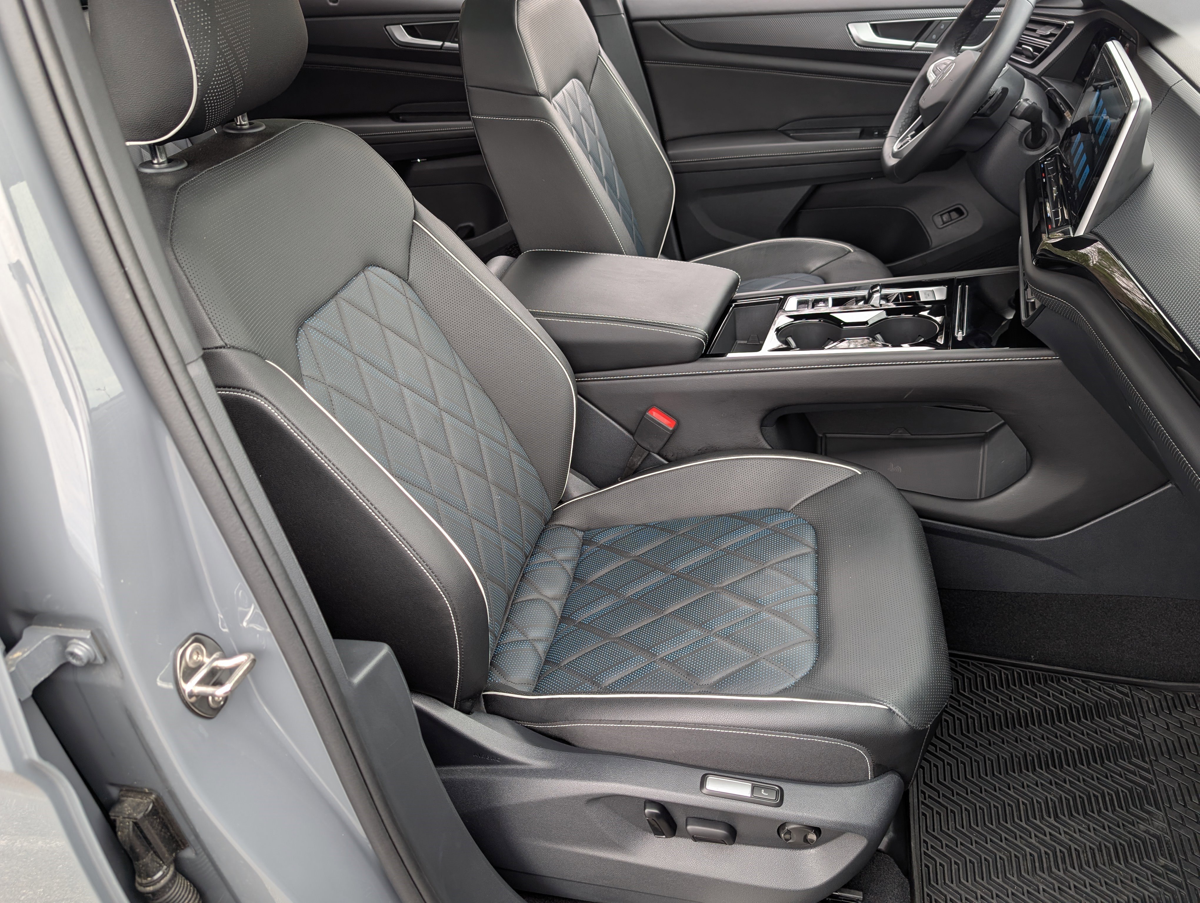 2025 Volkswagen Atlas Cross Sport SEL Premium R-Line