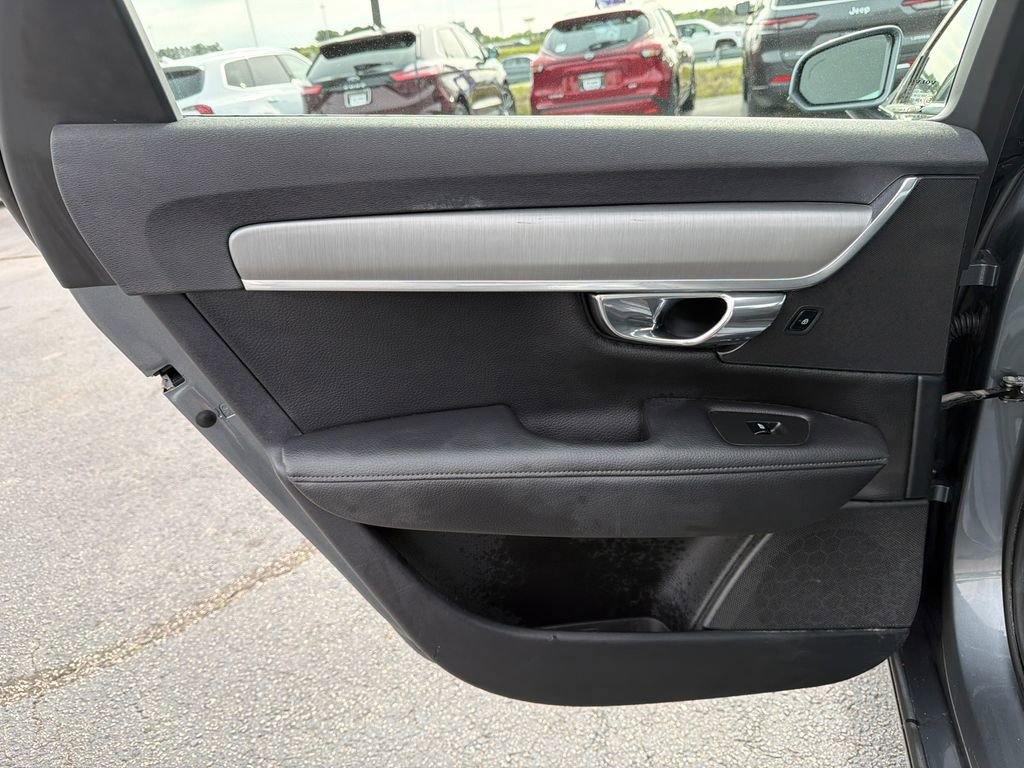 2017 Volvo S90 T6 Momentum