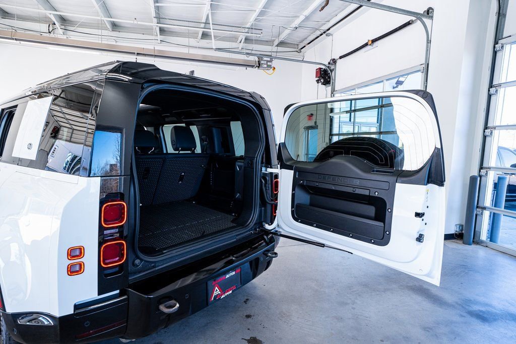 2023 Land Rover Defender 110 X-Dynamic SE