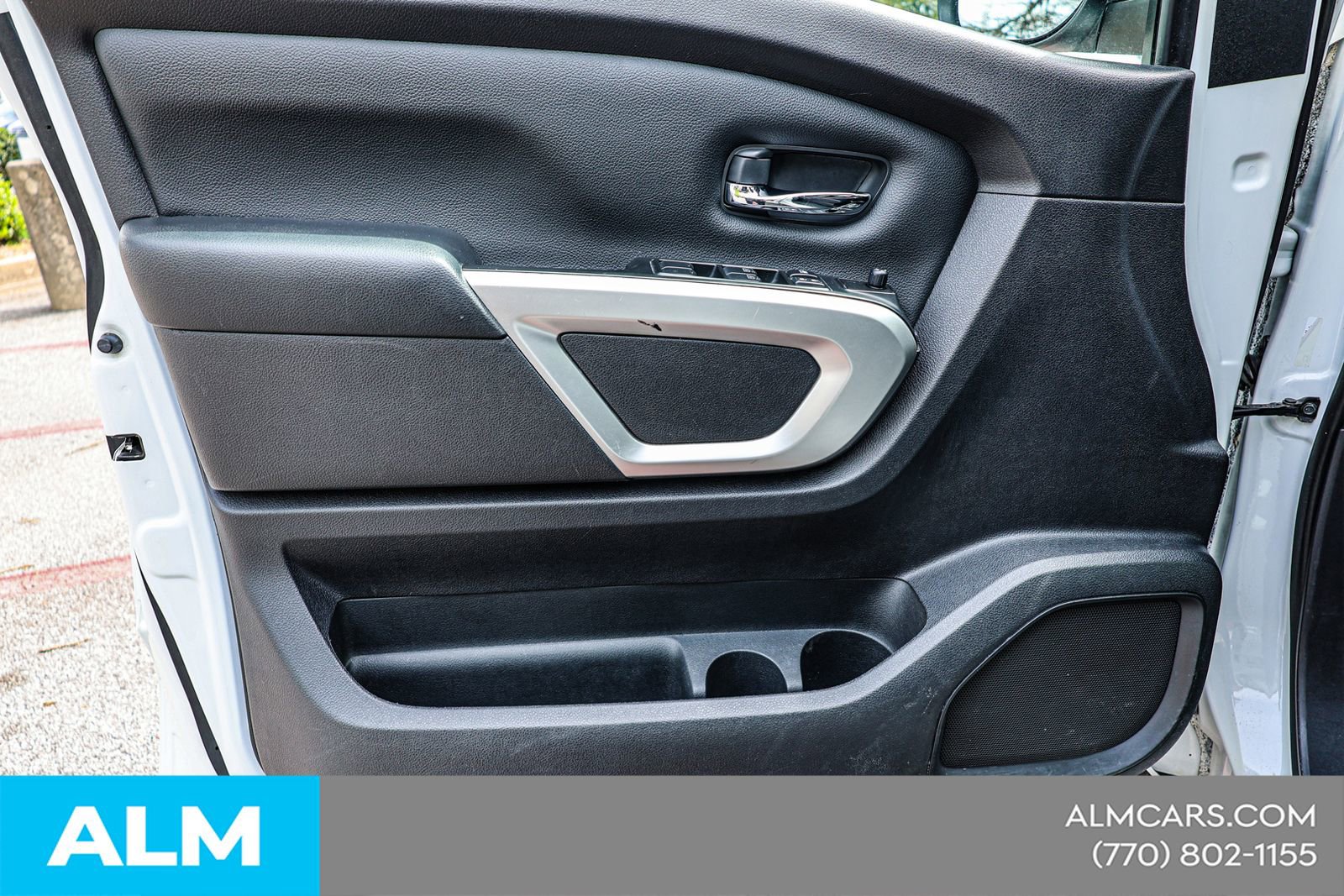 2023 Nissan Titan SV