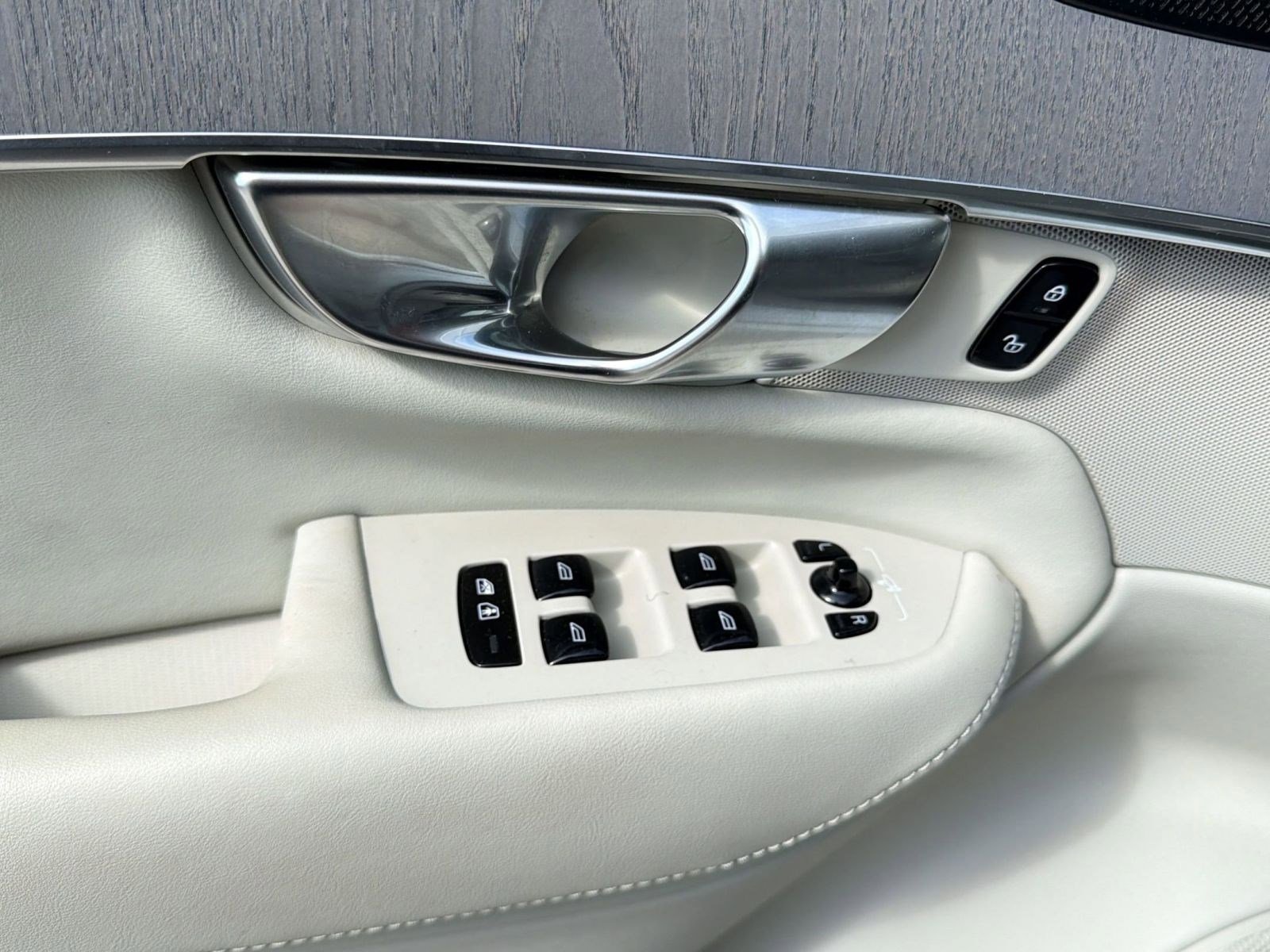 2024 Volvo Xc90 B6 Plus