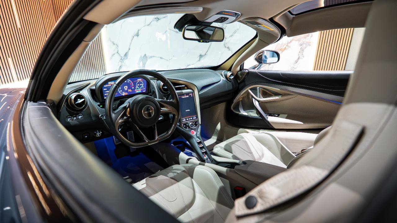 Used 2018 McLaren 720S Luxury photo 9