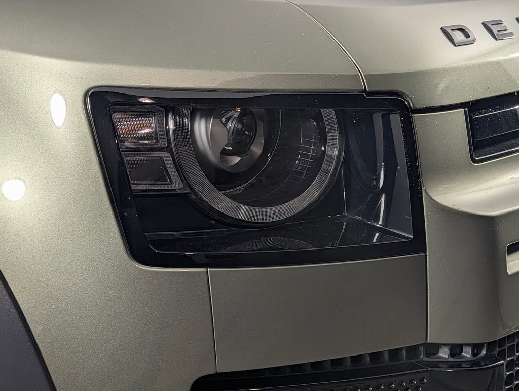 2022 Land Rover Defender 110 SE