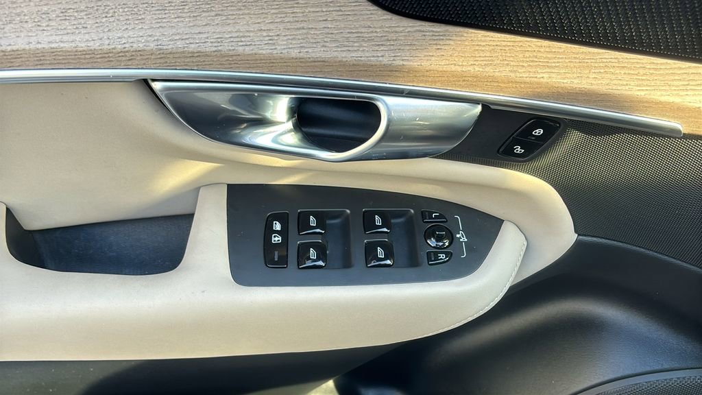 2025 Volvo Xc90 B5 Plus