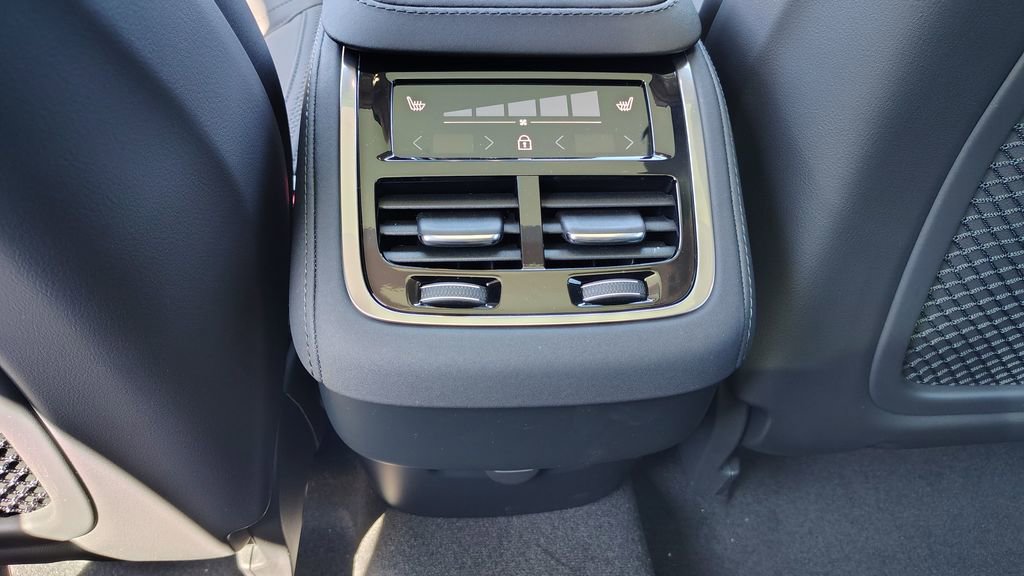 2026 Volvo Xc90 B6 Plus